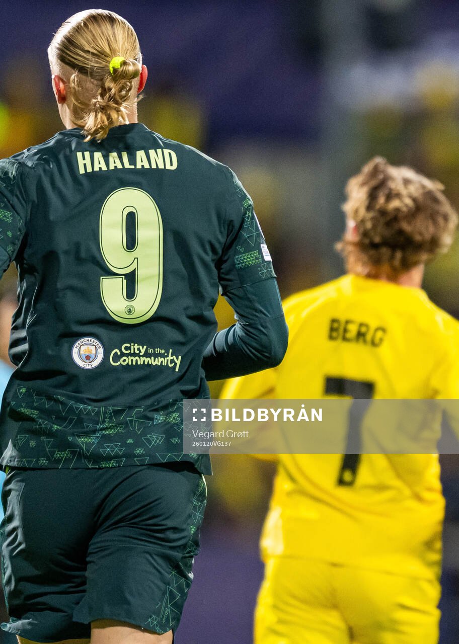 Erling Braut Haaland of Manchester City and Patrick Berg of
