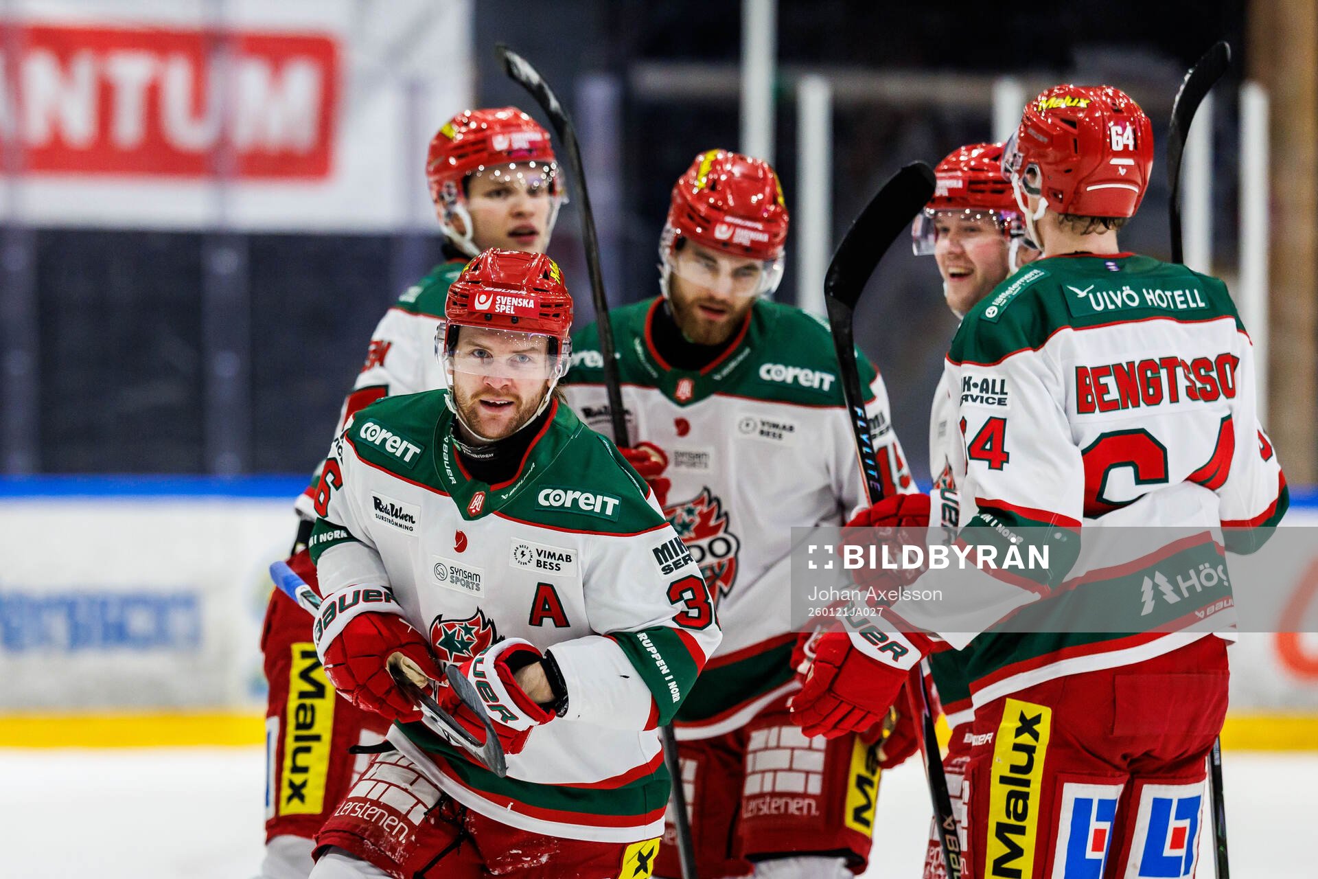 Modos Sebastian Ohlsson jublar