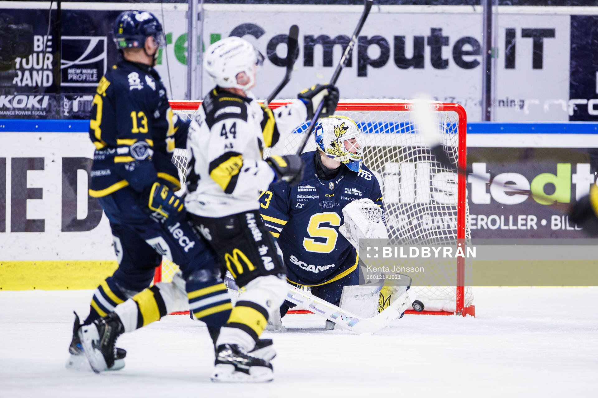 Södertäljes målvakt Love Härenstam släpper in 0-1 av