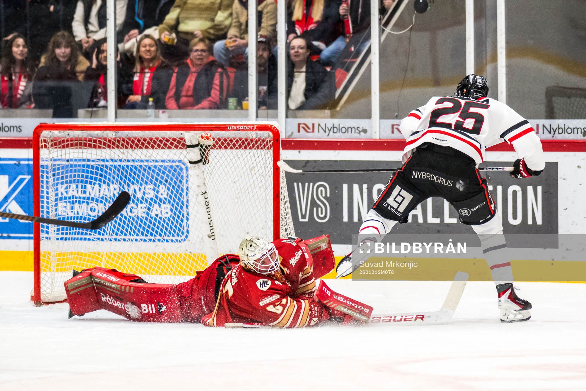 Kalmars målvakt Jacob Crespin och Nybros Marcus Bergman