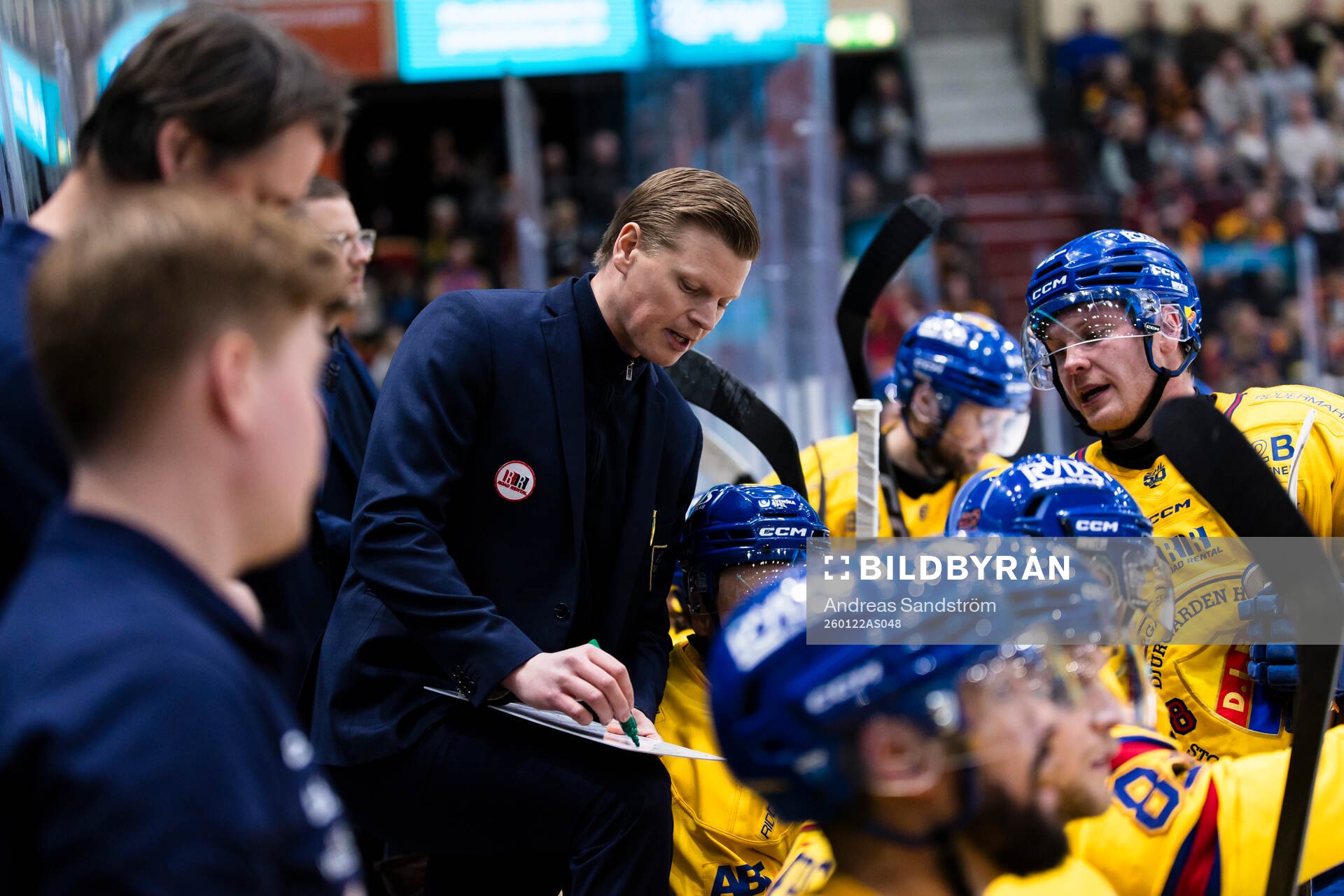 Djurgårdens assisterande tränare Patrik Andersson  ger