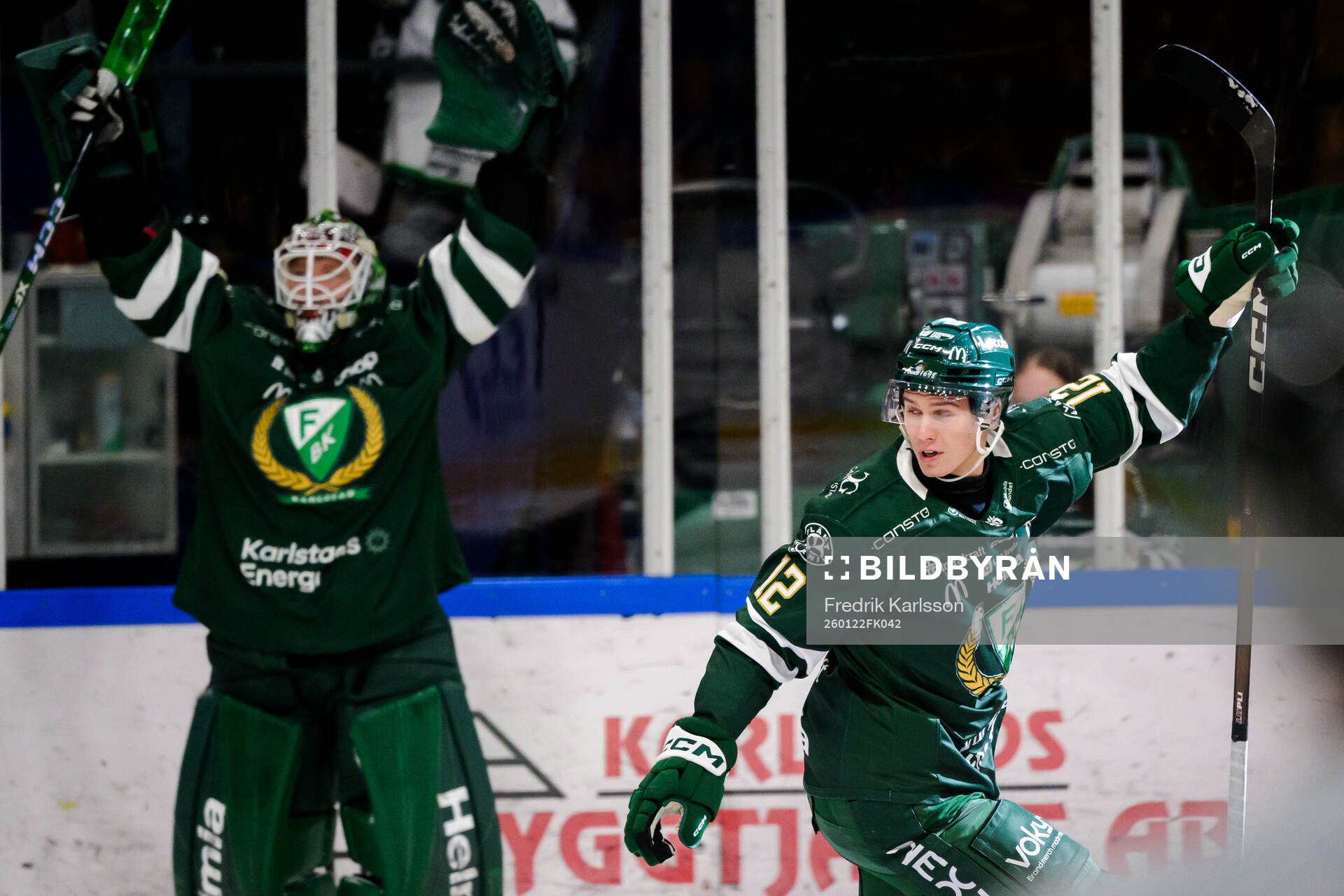 Färjestads målvakt Emil Larmi och Christoffer Jansson