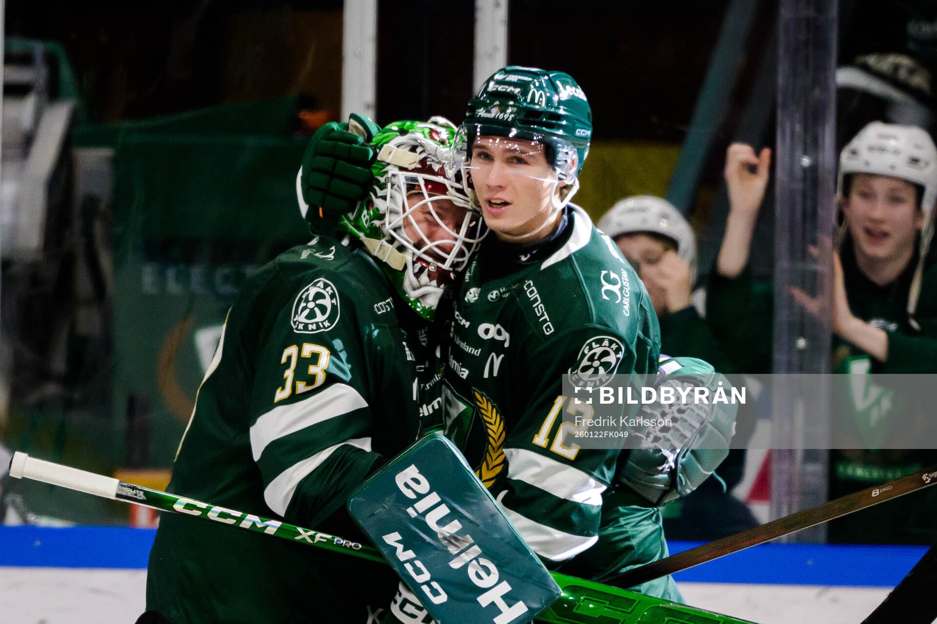 Färjestads målvakt Emil Larmi och Christoffer Jansson