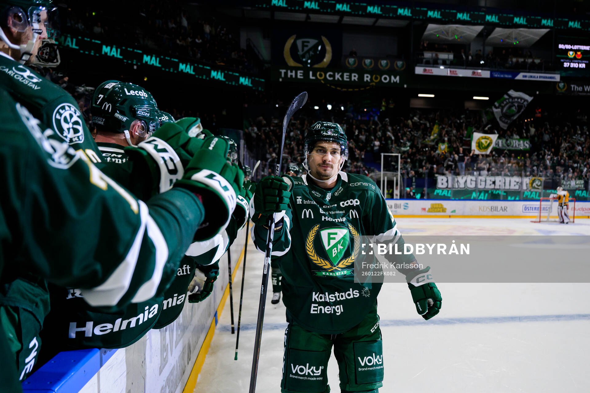 Färjestads David Tomasek jublar