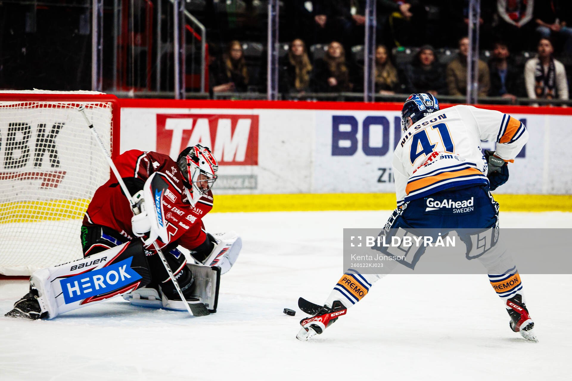 Örebros målvakt Jhonas Enroth och Växjös Ludvig Nilsson