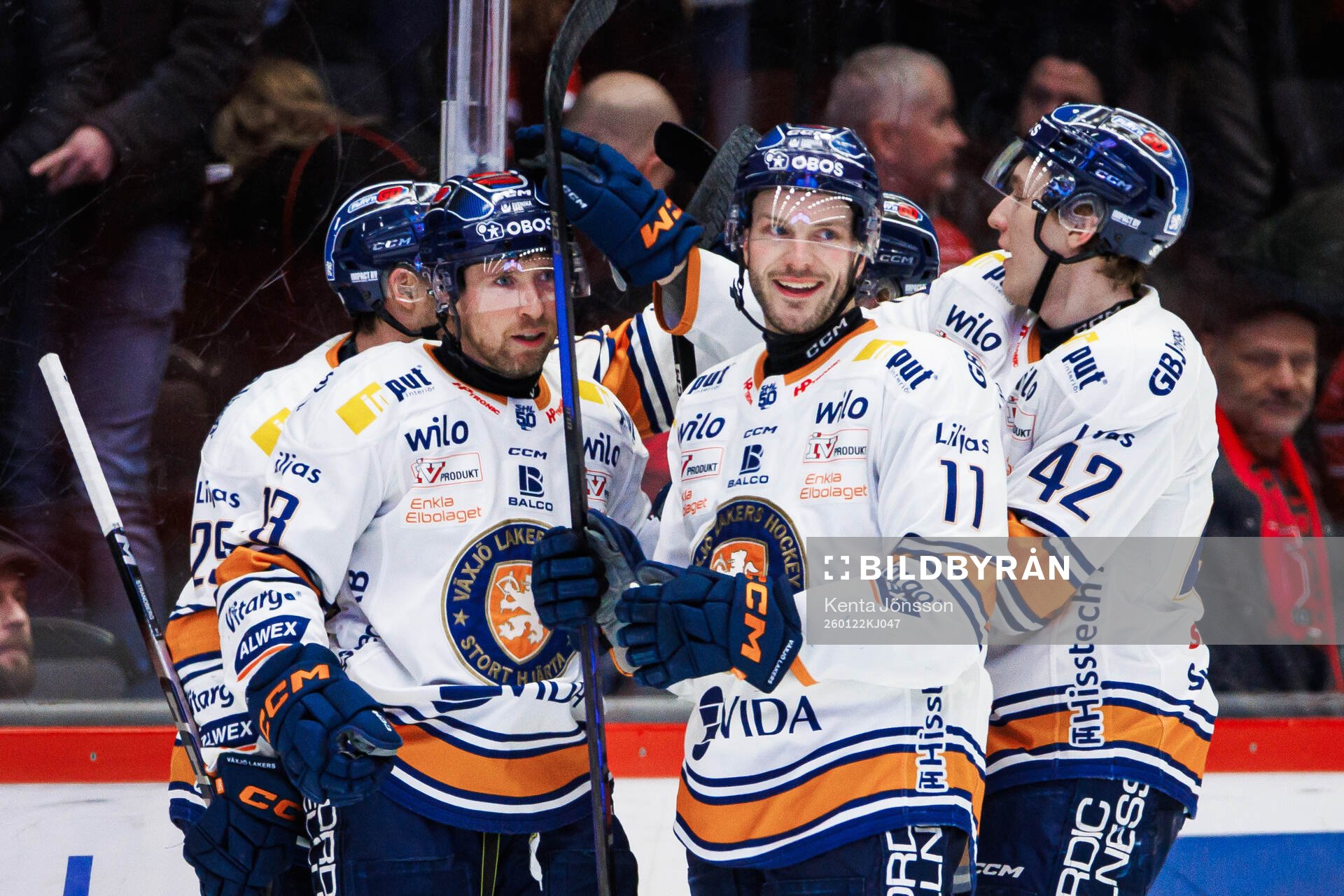 Växjös Dylan Mclaughlin jublar med lagkamrater