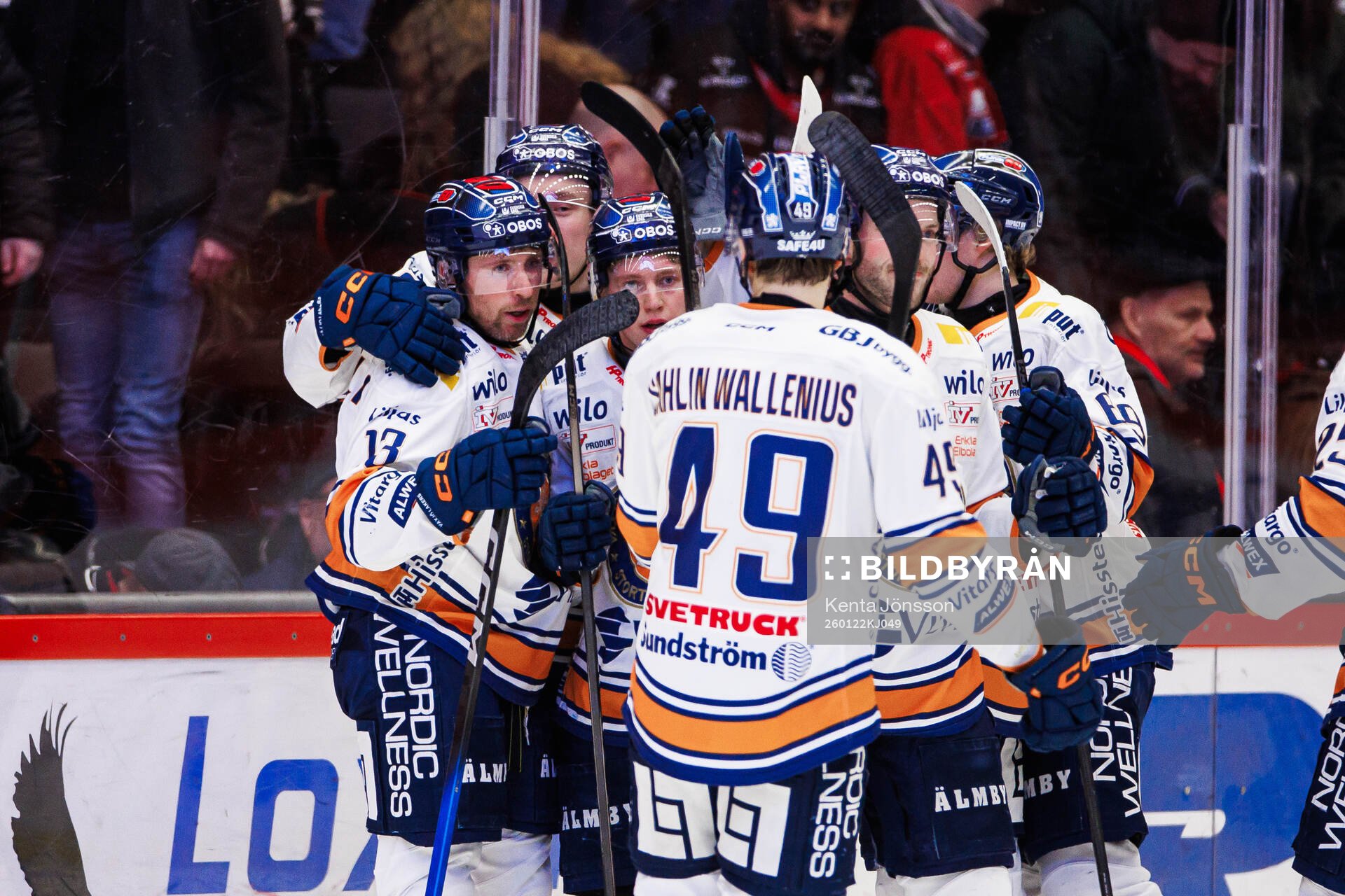 Växjös Dylan Mclaughlin jublar med lagkamrater
