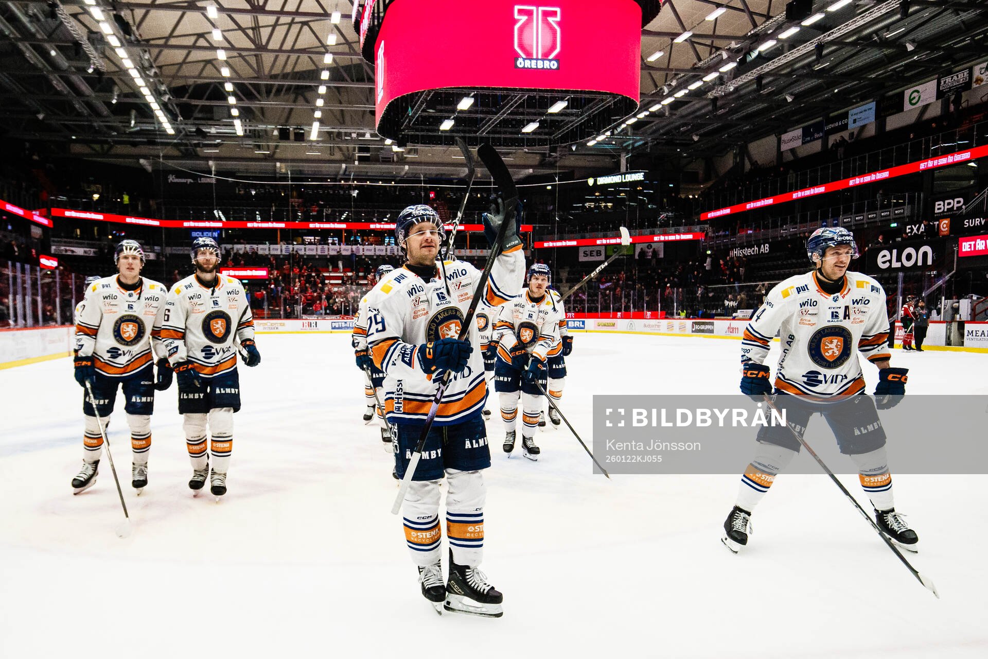 Växjös Sebastian Strandberg jublar med lagkamrater