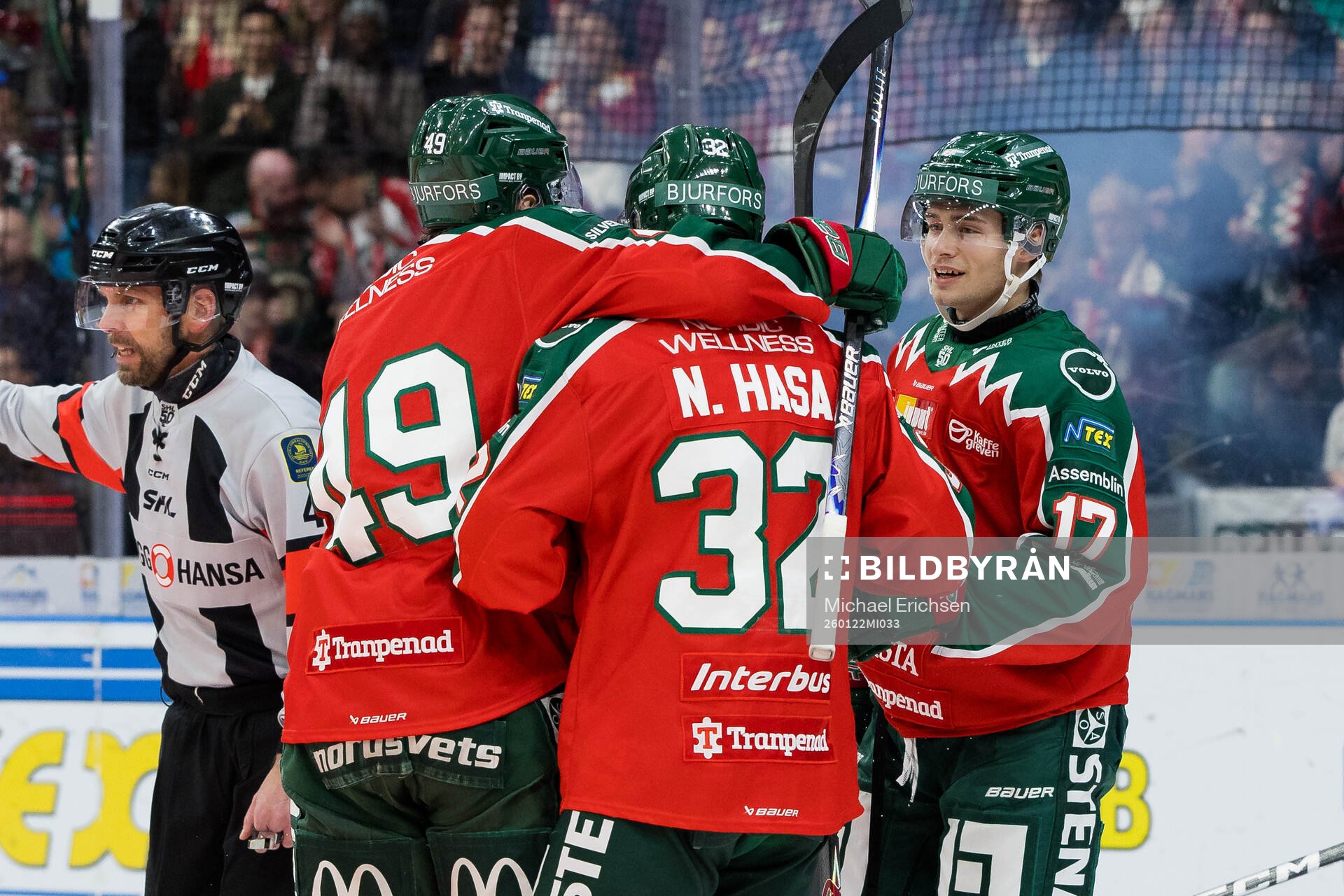Frölundas Noah Hasa jublar med lagkamrater