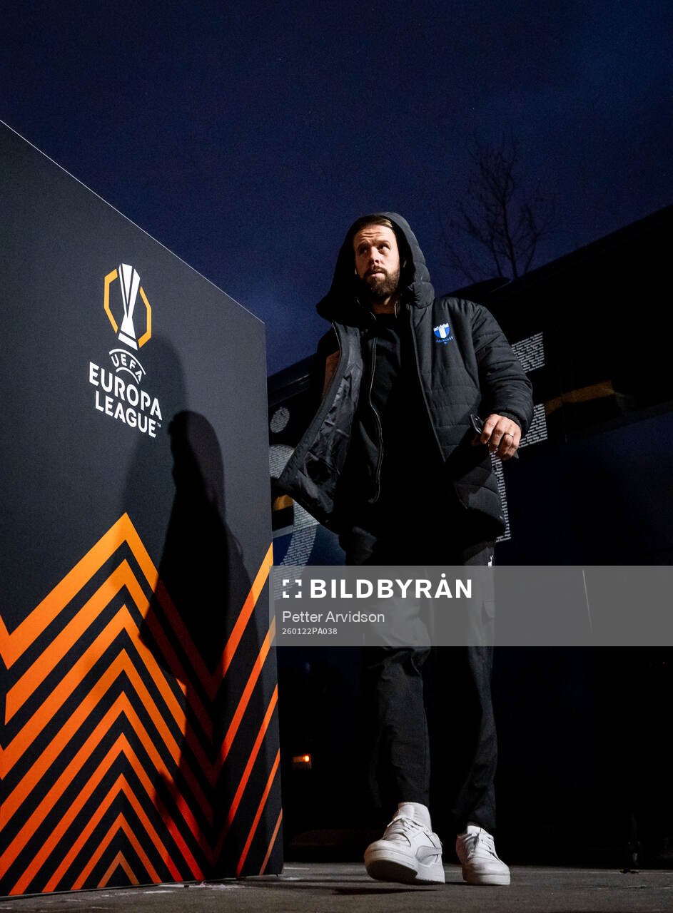 Pontus Jansson of Malmö FF arrives at the stadium