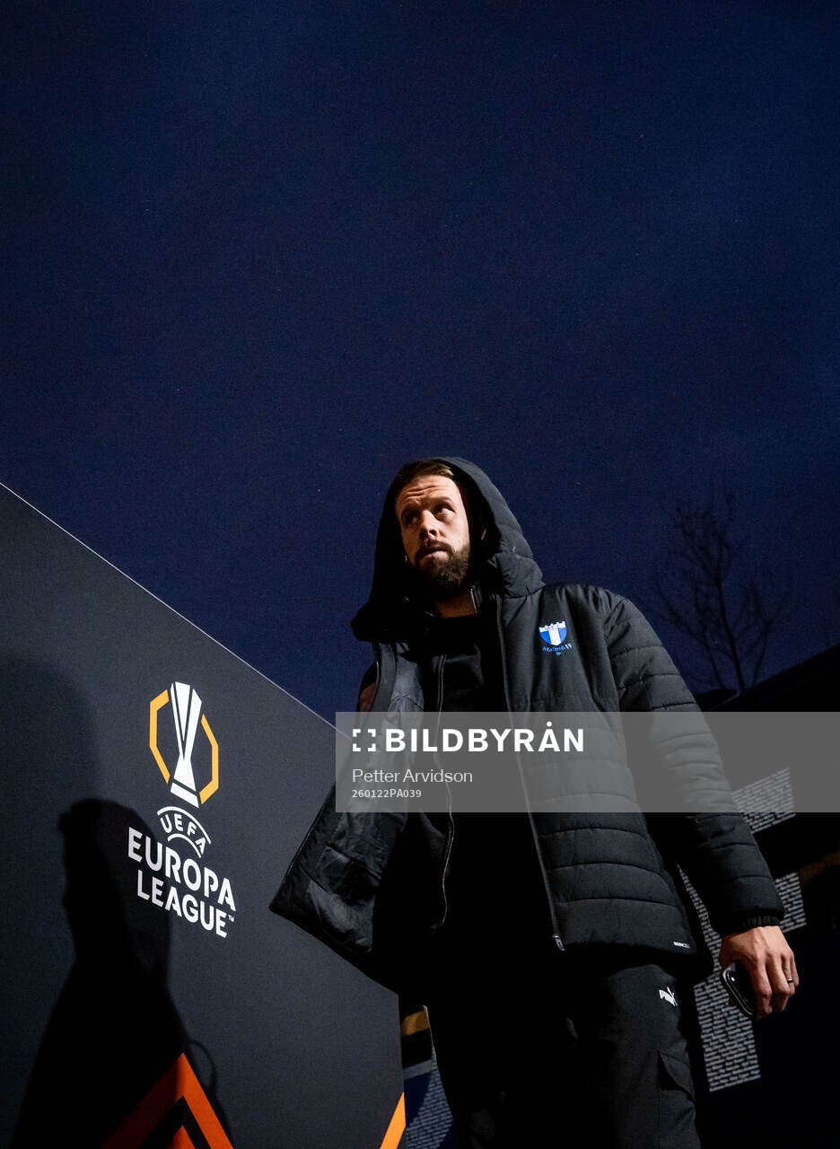 Pontus Jansson of Malmö FF arrives at the stadium