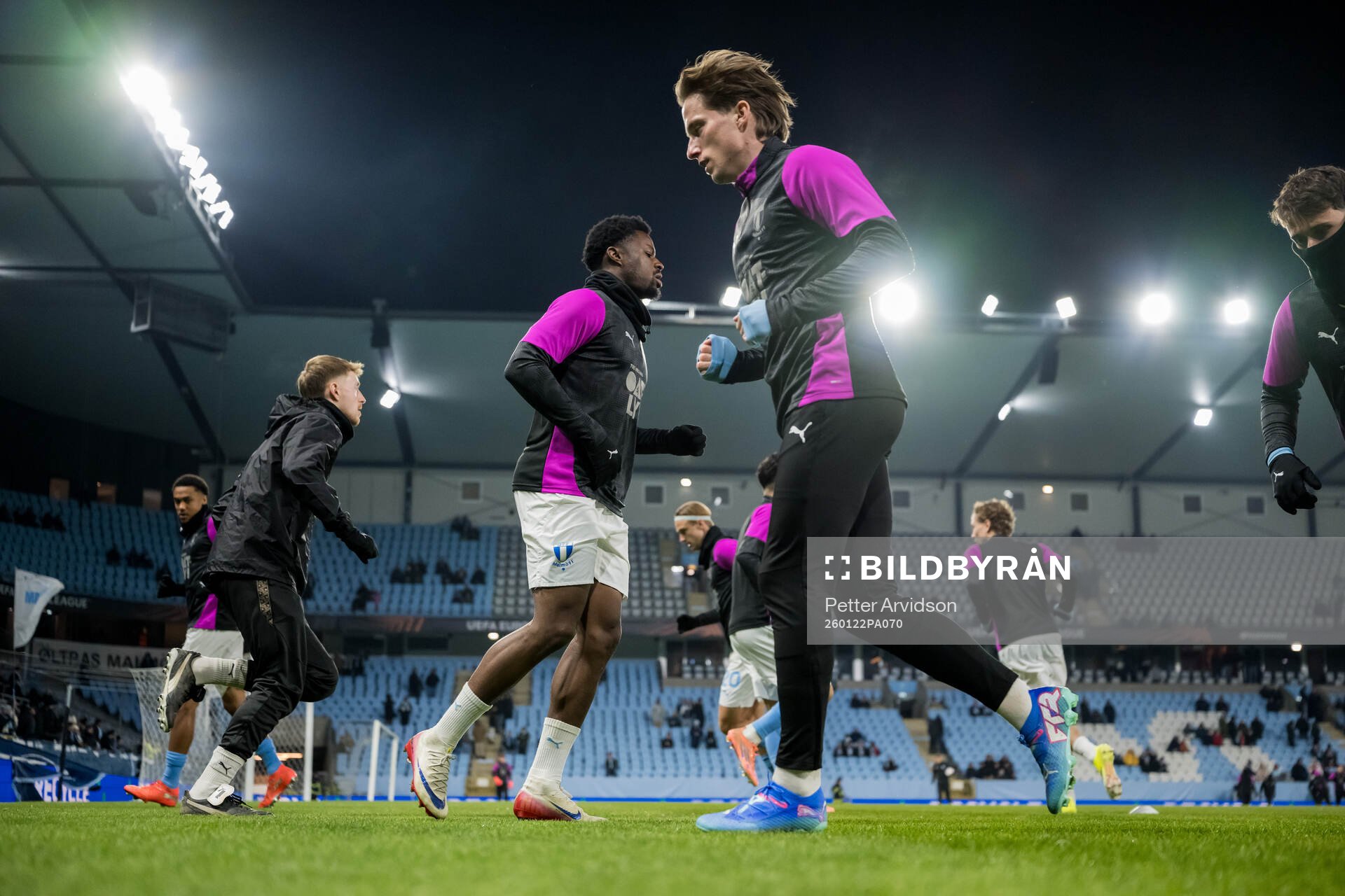 Emmanuel Ekong and Johan Karlsson of Malmö FF