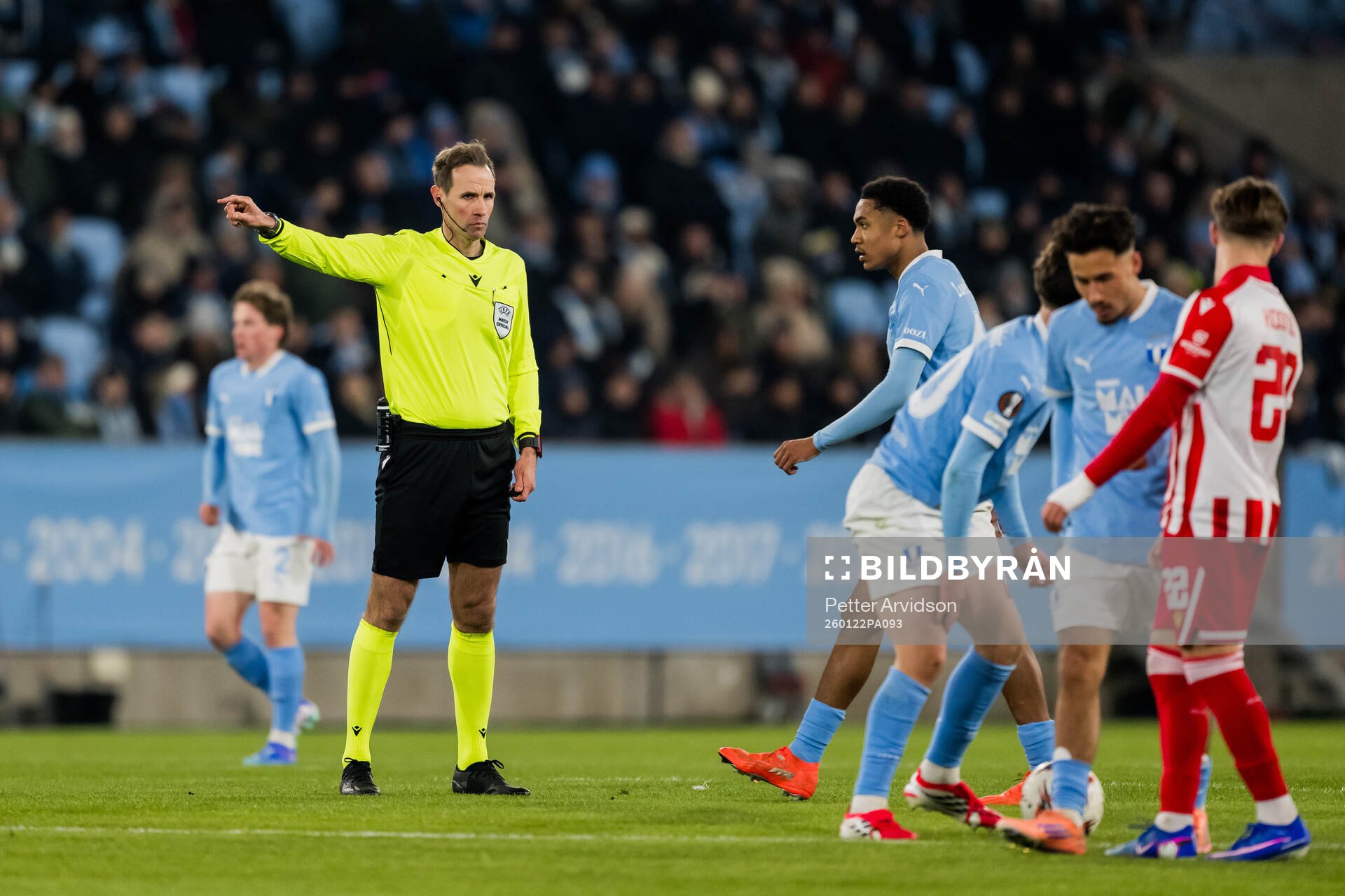 Referee Sascha Stegemann