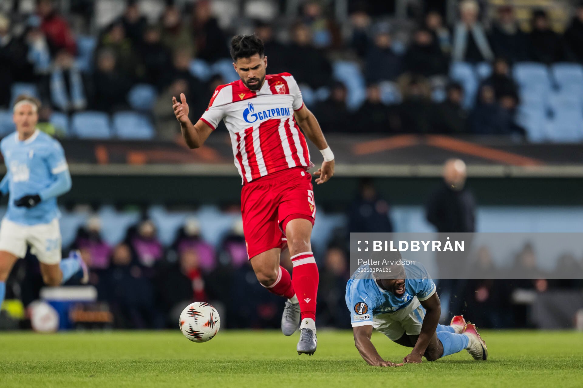 Rodrigao of Crvena Zvezda and Emmanuel Ekong of Malmö FF