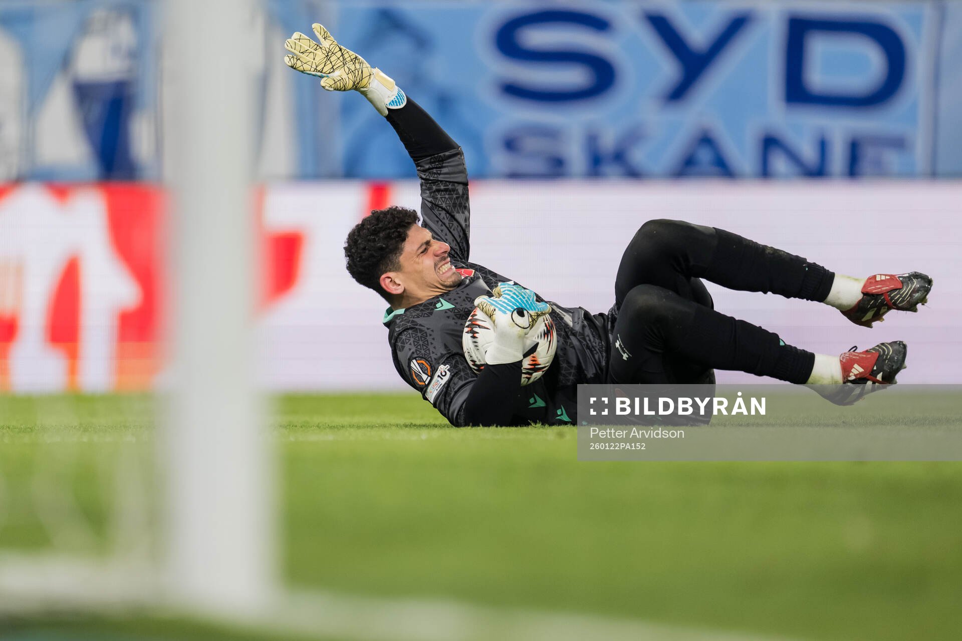 goalkeeper Matheus of Crvena Zvezda