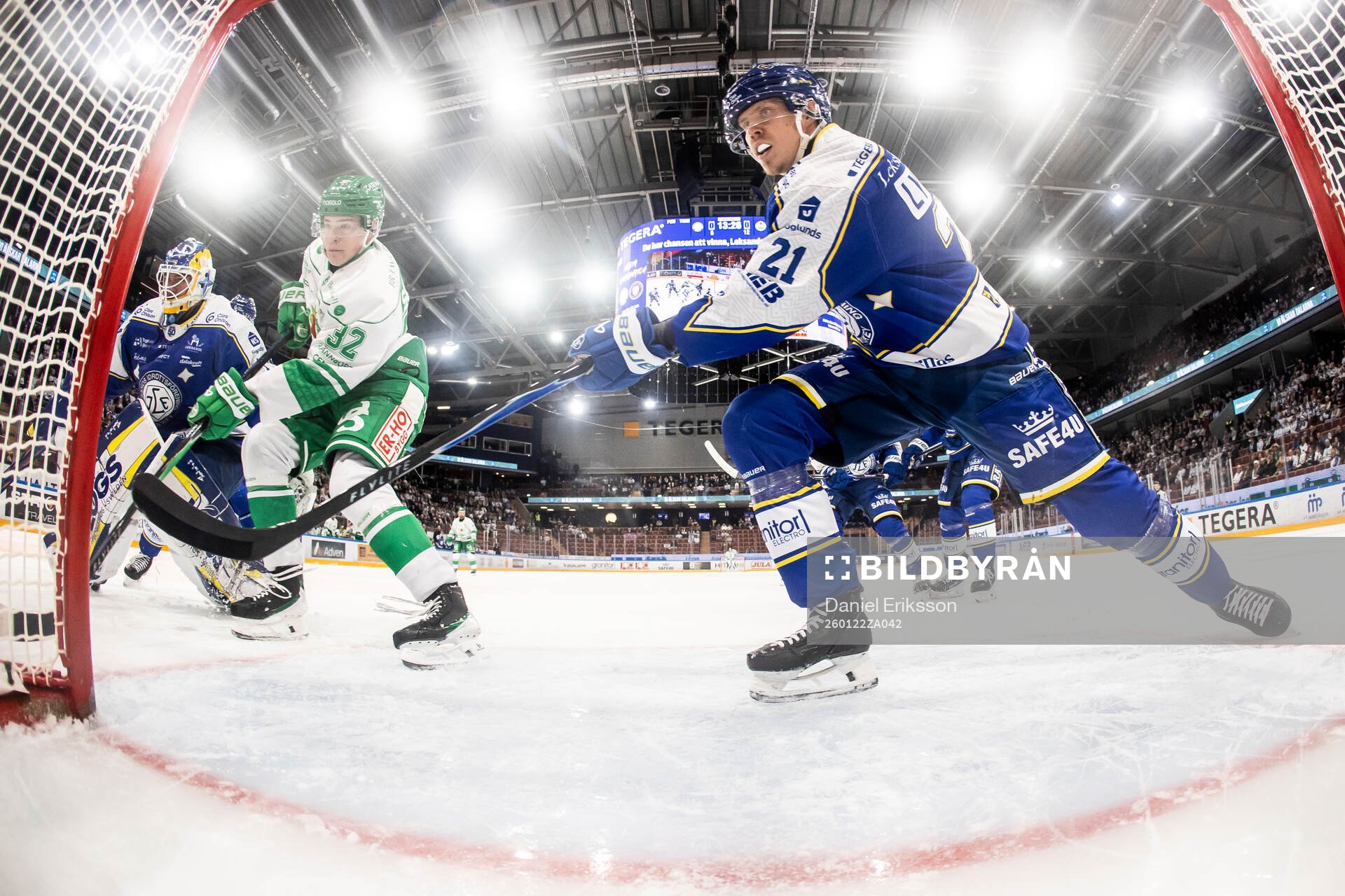 Leksands målvakt Marcus Gidlöf och Rögles Isac Solberg