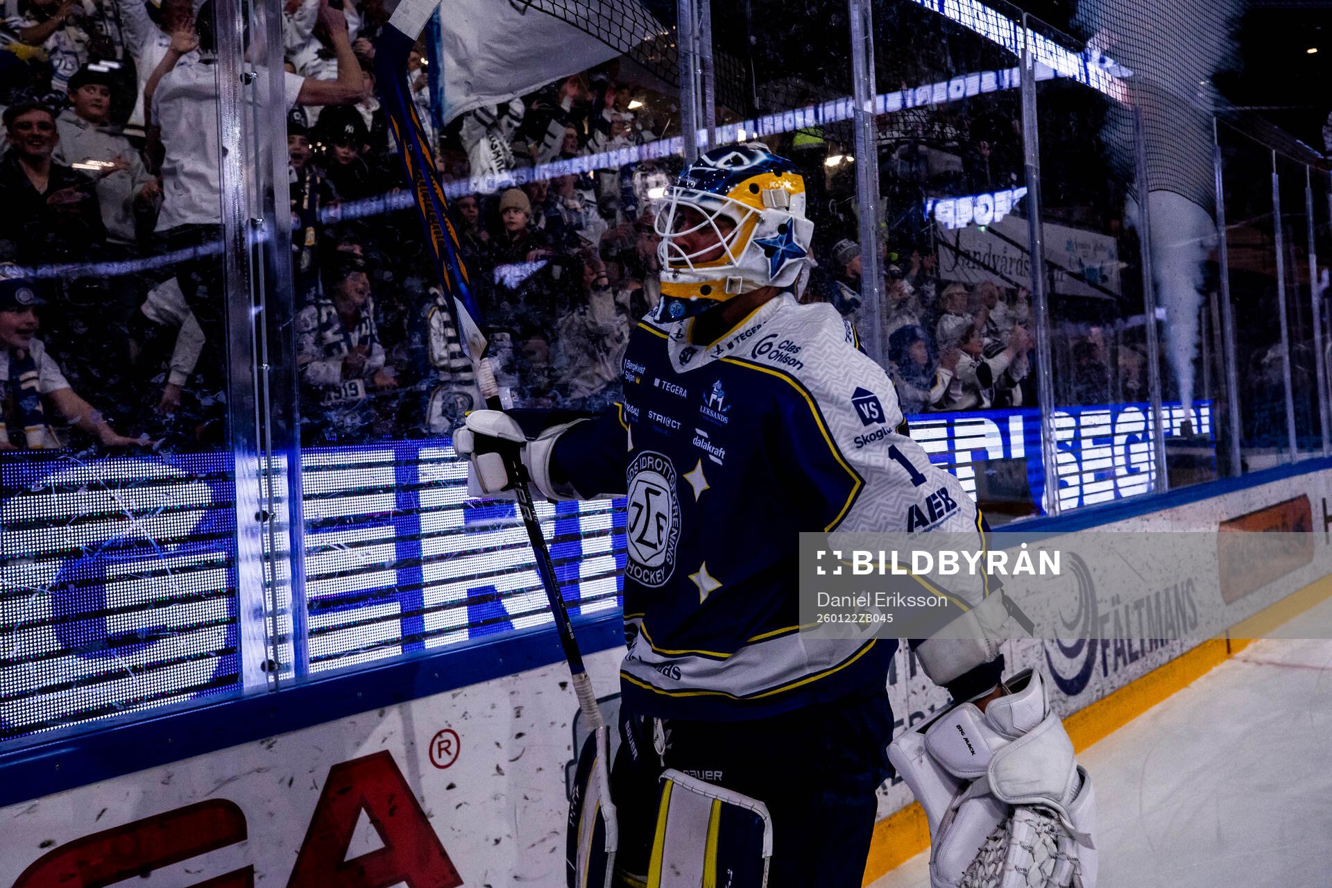 Leksands målvakt Marcus Gidlöf jublar