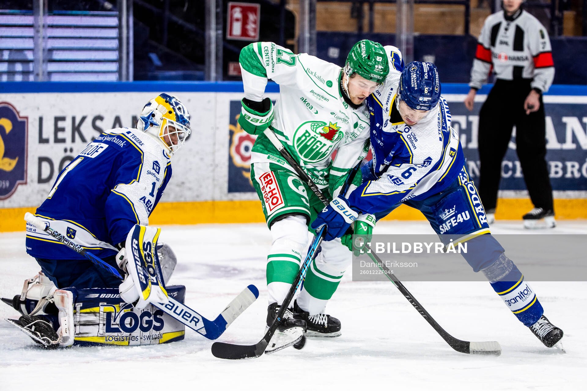 Leksands målvakt Marcus Gidlöf och Rögles Linus Sjödin