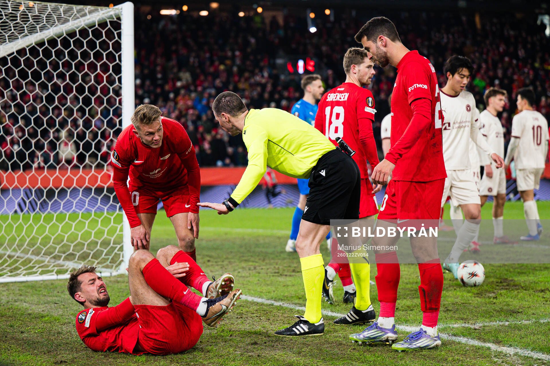 Fredrik Pallesen Knudsen of Brann in pain