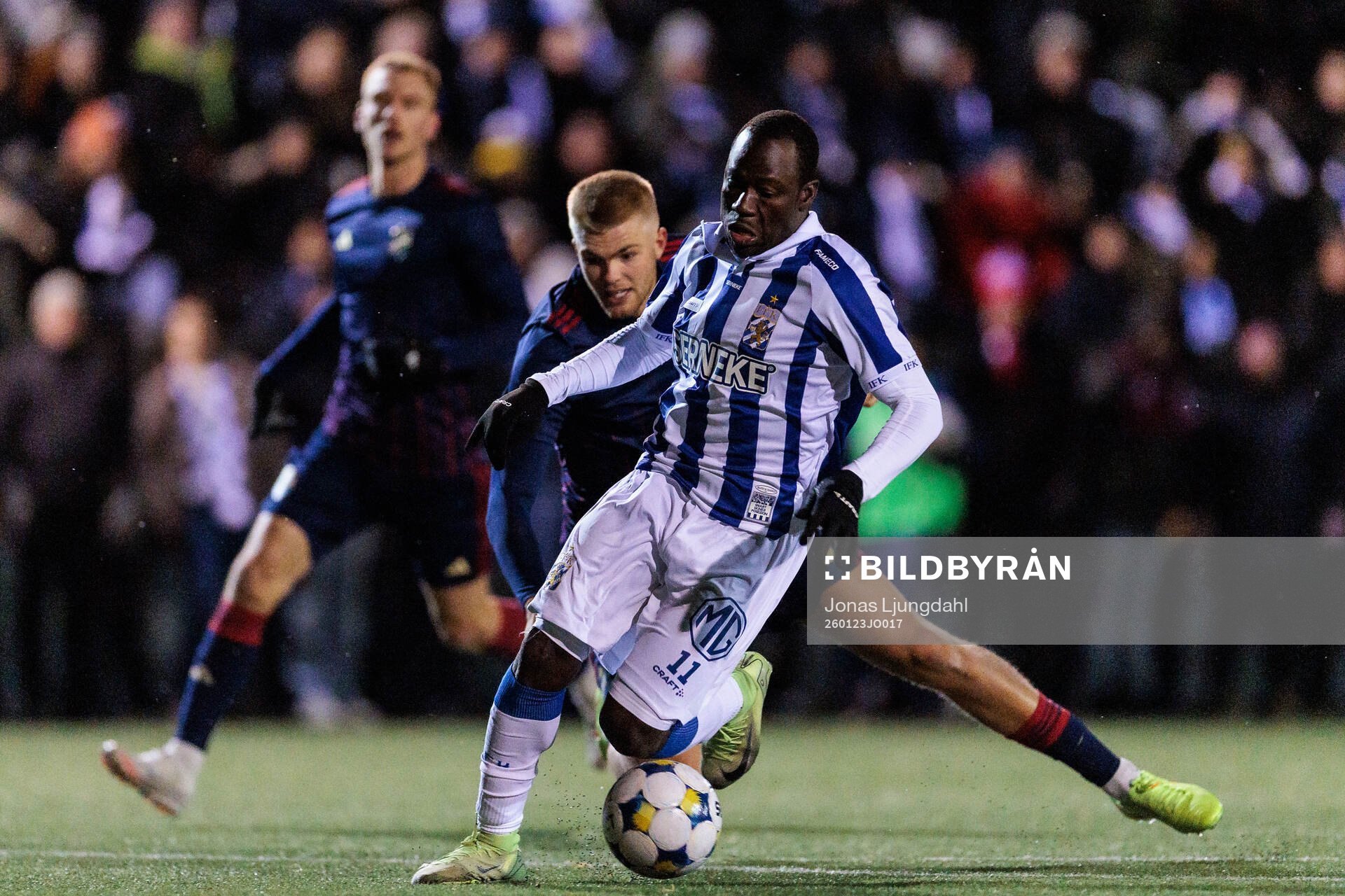 Östers IFs Mattis Adolfsson och IFK Göteborgs Saidou