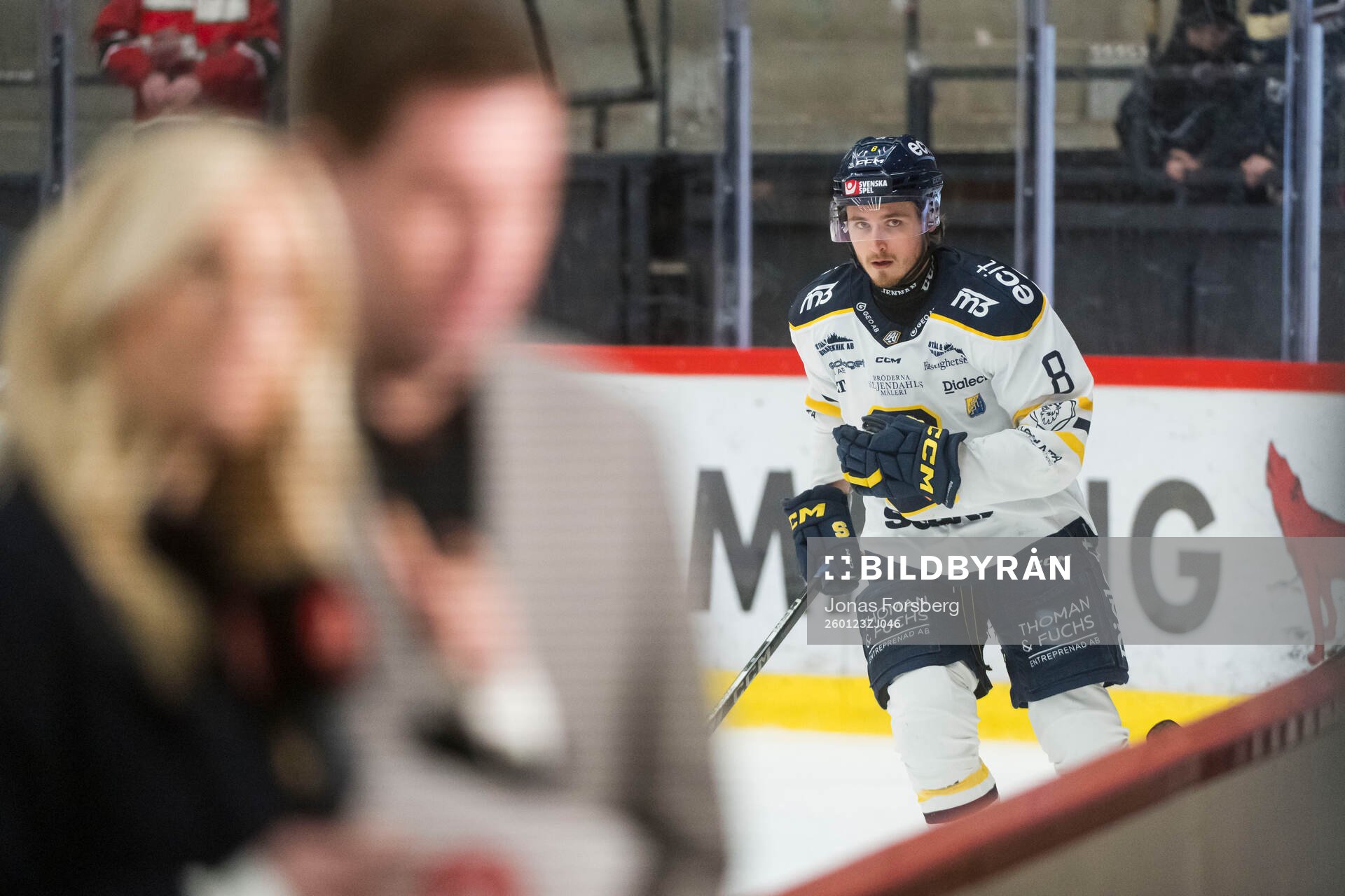 Södertäljes William Wiå innan ishockeymatchen i