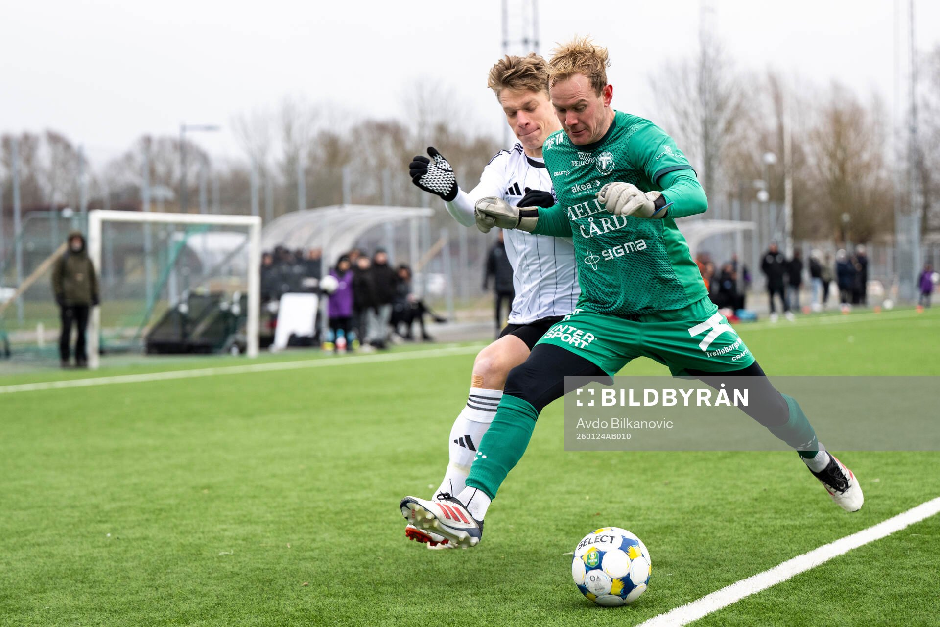 Landskronas Gustaf Bruzelius och Trelleborgs målvakt Malte