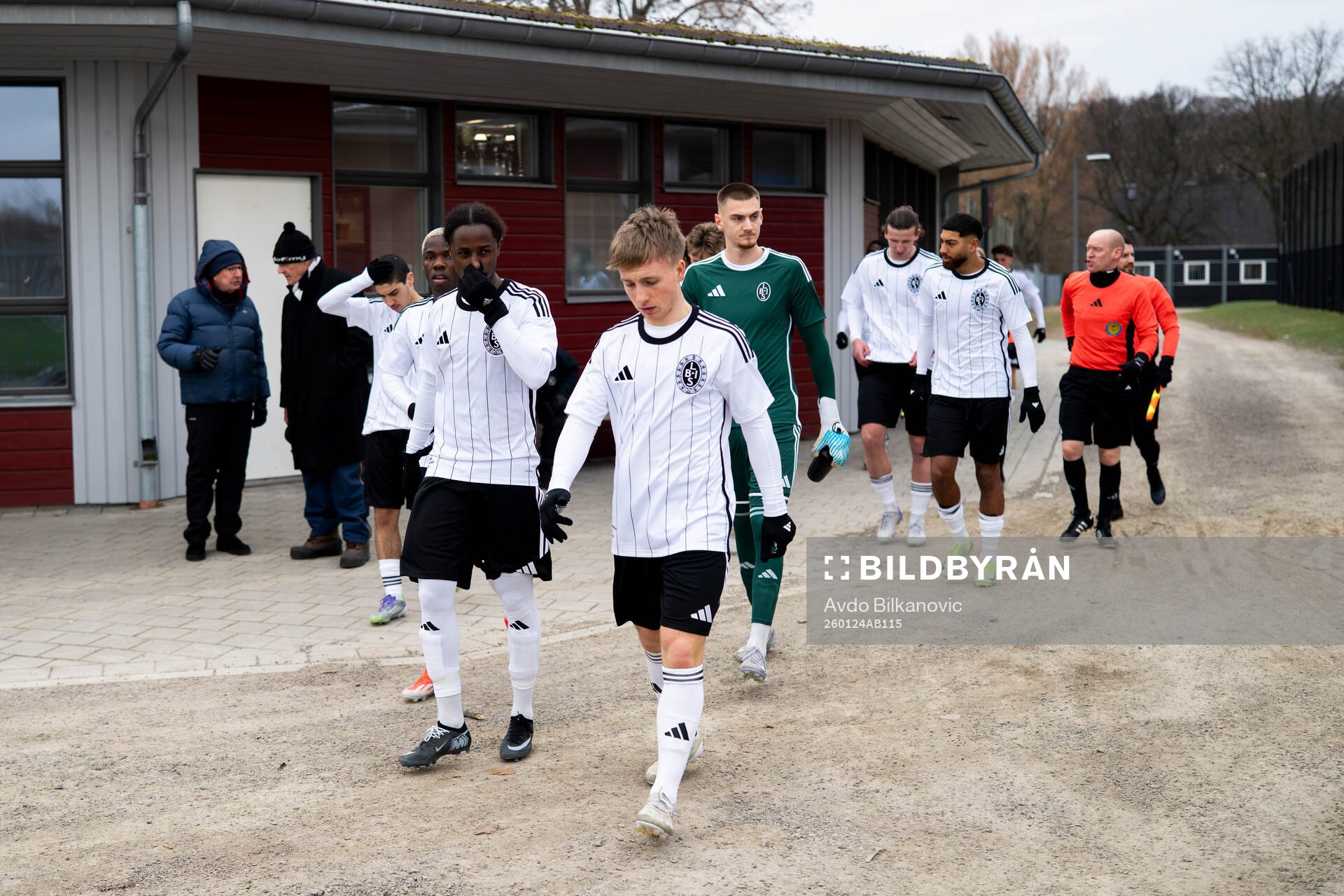 Landskronas spelare vå väg till spelplatsen