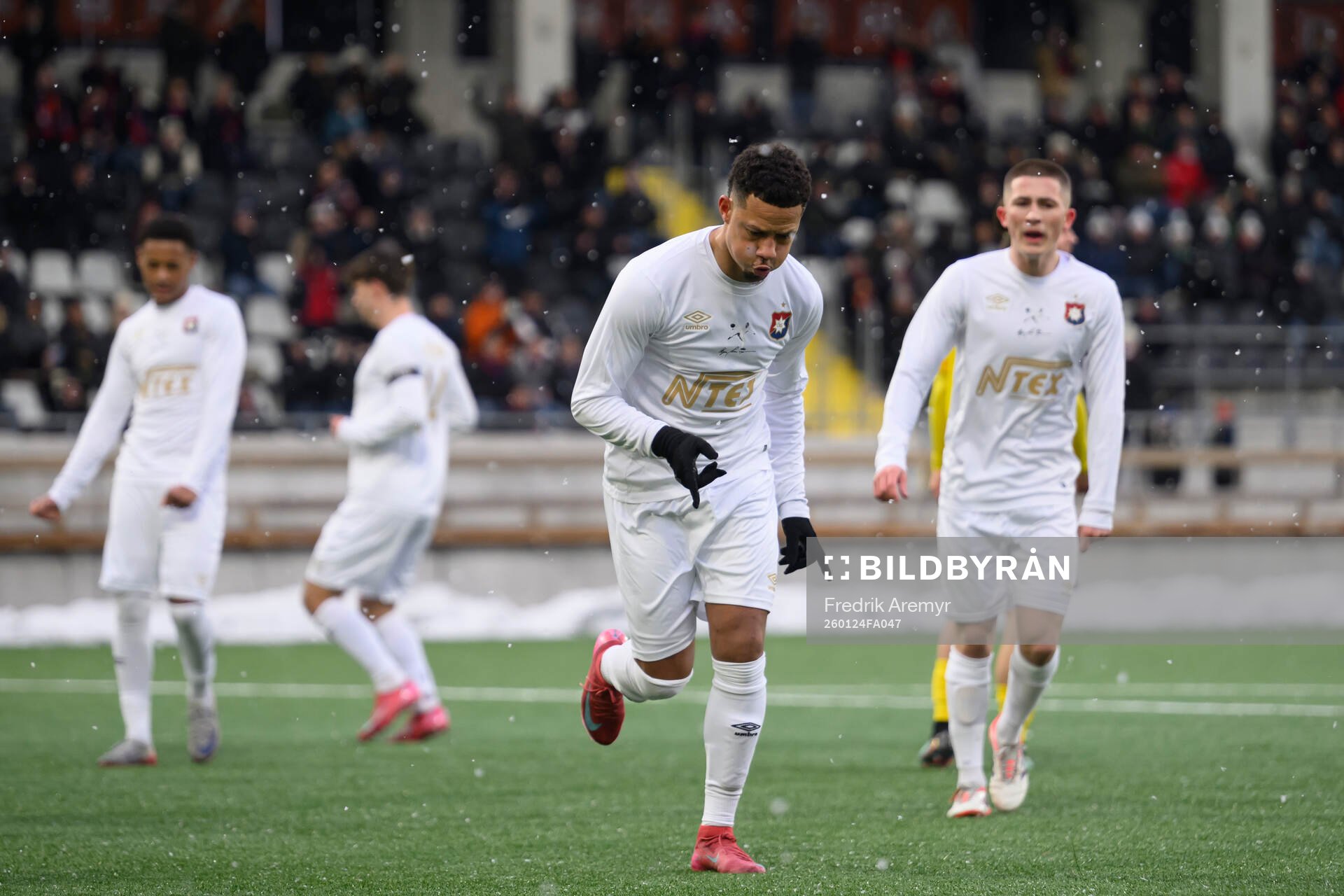 Örgrytes Tobias Sana jublar