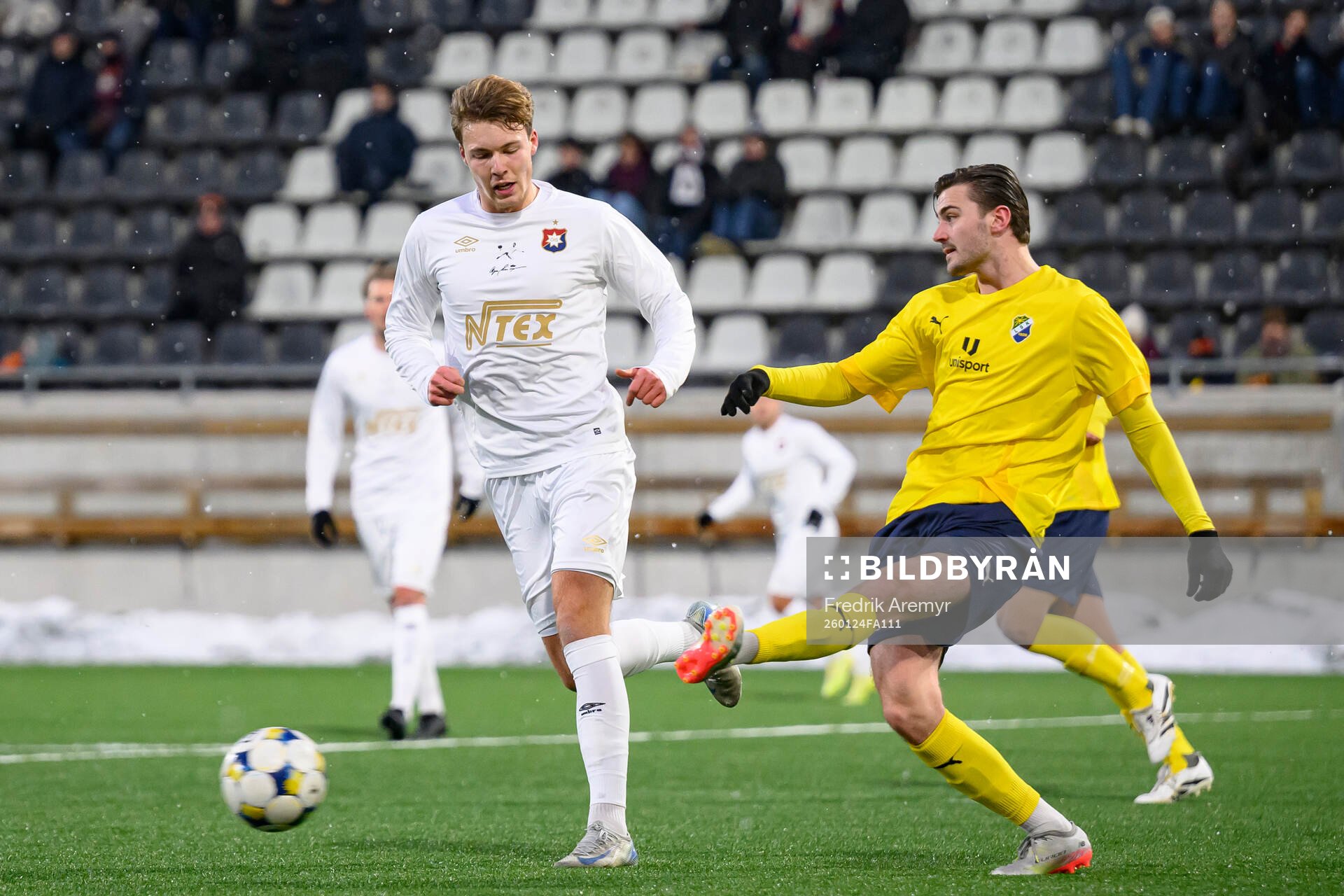 Örgrytes Månz Karlsson och Ljungskiles Emilio Reljanovic