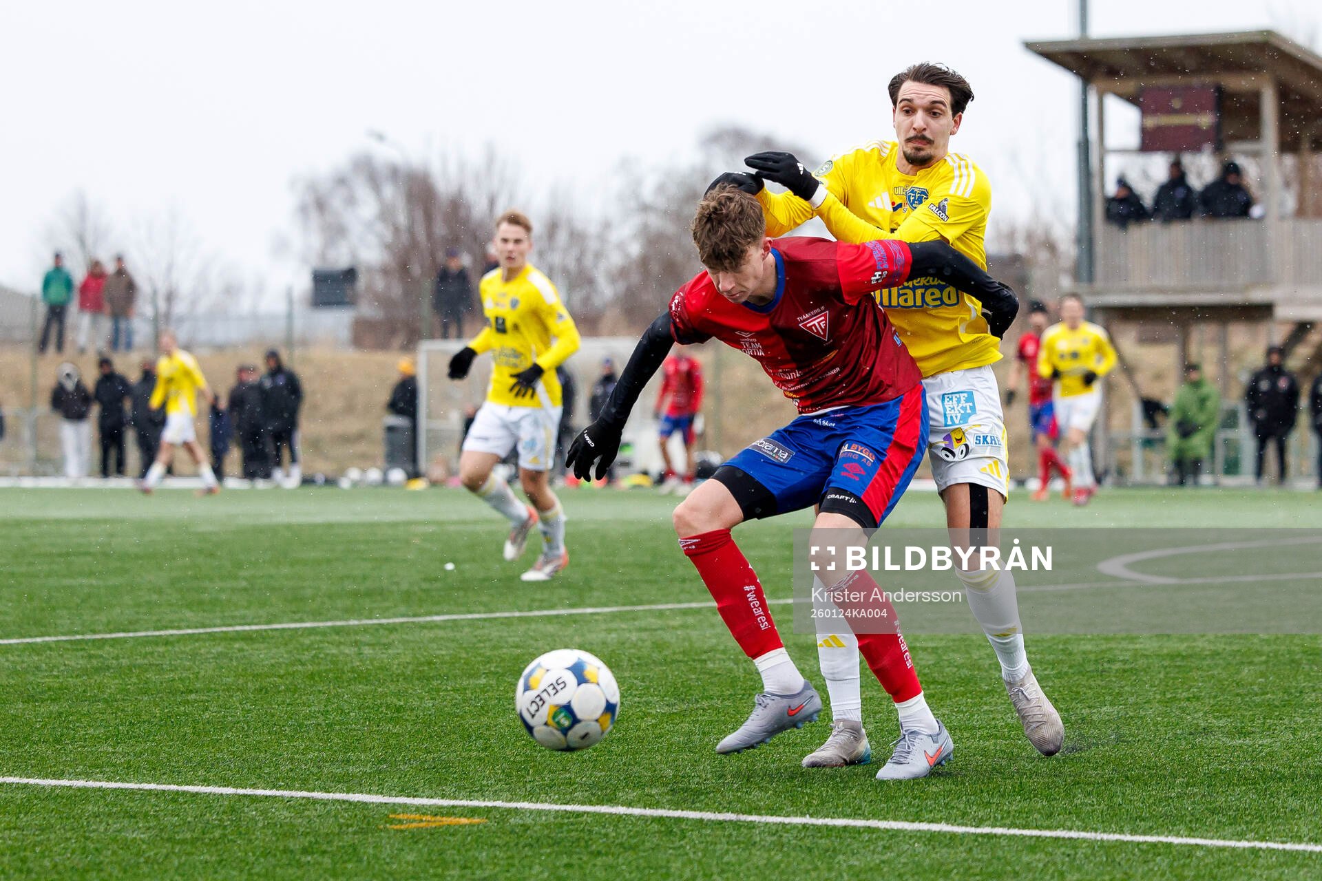 Tvååkers David Gustafsson och Falkenbergs Mergim Laci