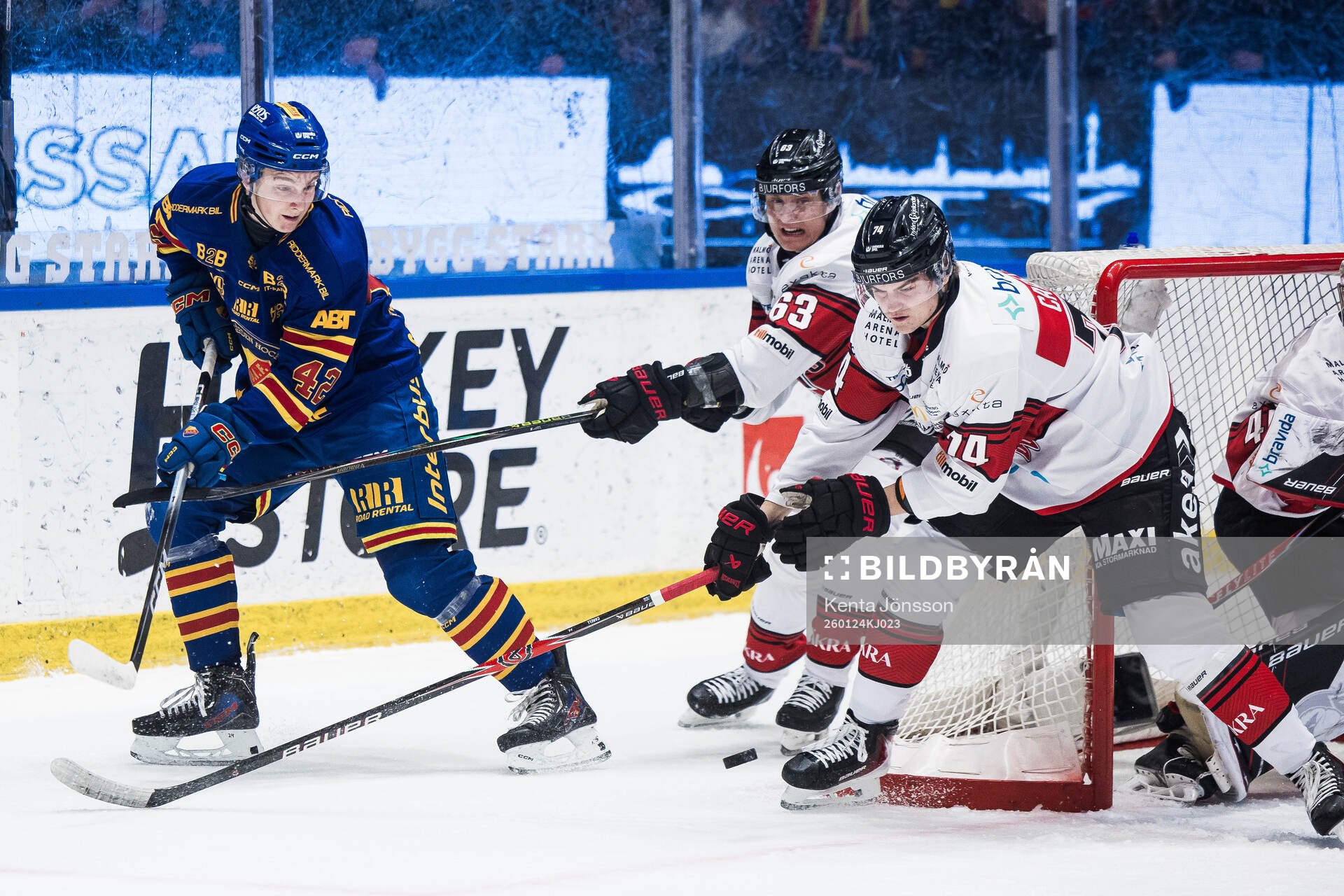 Djurgårdens Theo Stockselius och Malmö Redhawks Fredrik