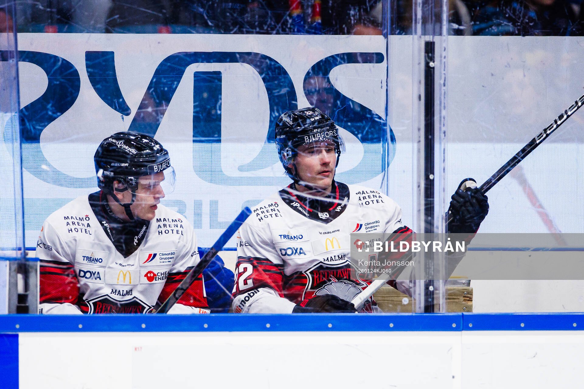 Malmö Redhawks Martin Schreiber och Janne Kuokkanen sitter
