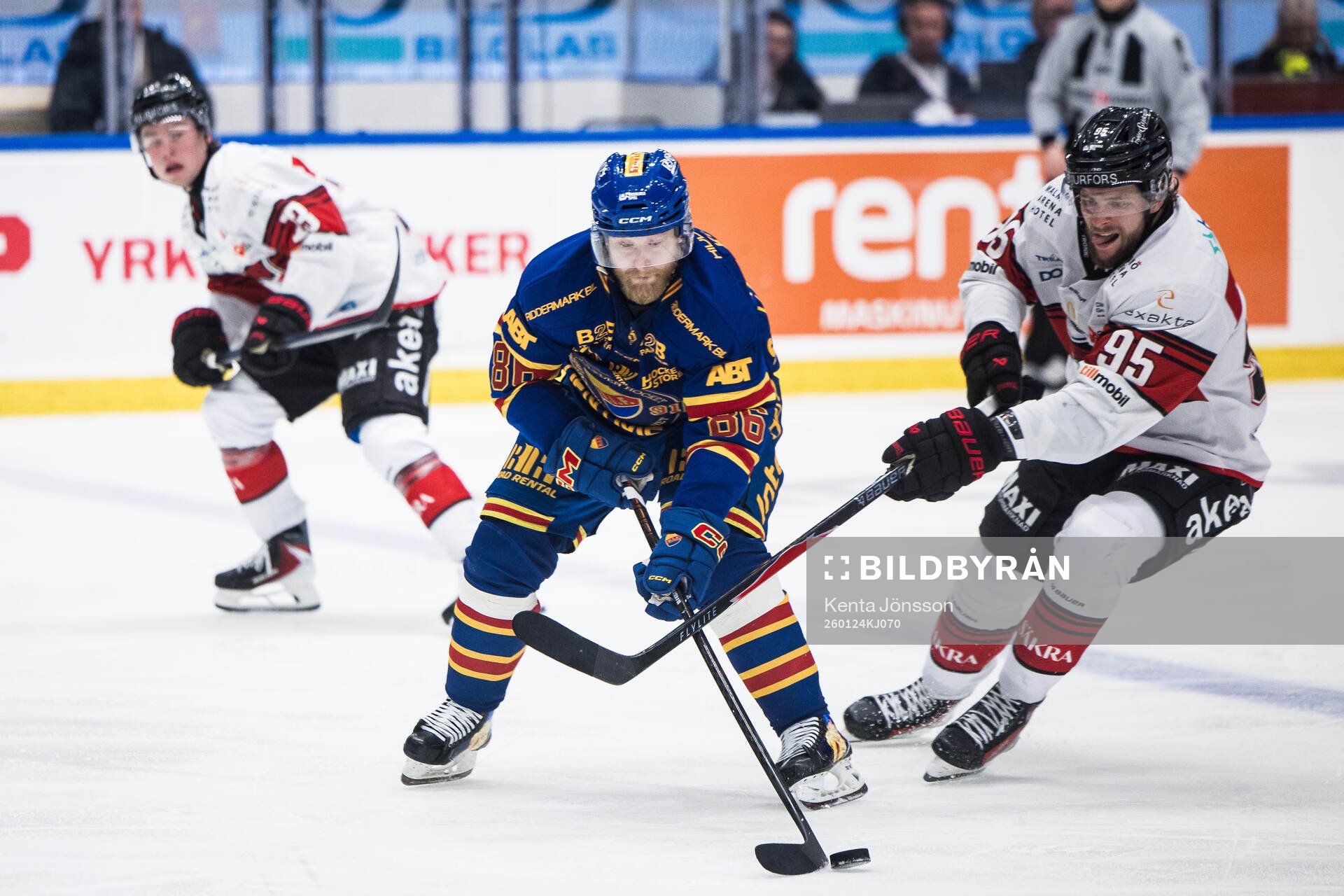 Djurgårdens Linus Klasen och Malmö Redhawks Carl Persson