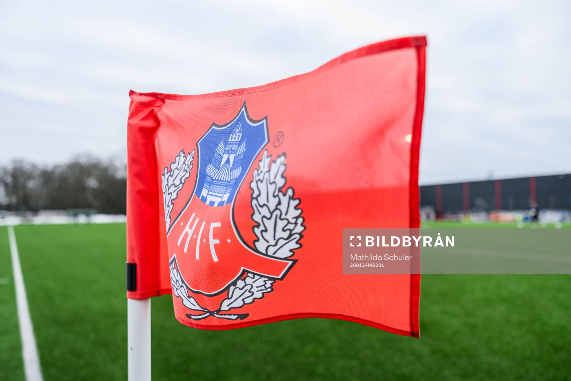 En hörnflagga med Helsingborgs klubbmärke