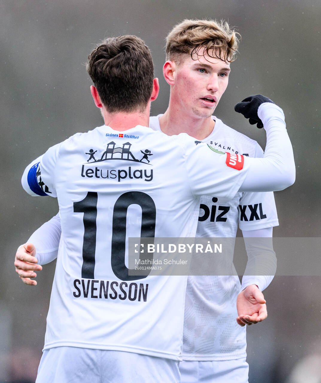 Helsingborgs Max Svensson och Benjamin Örn jublar