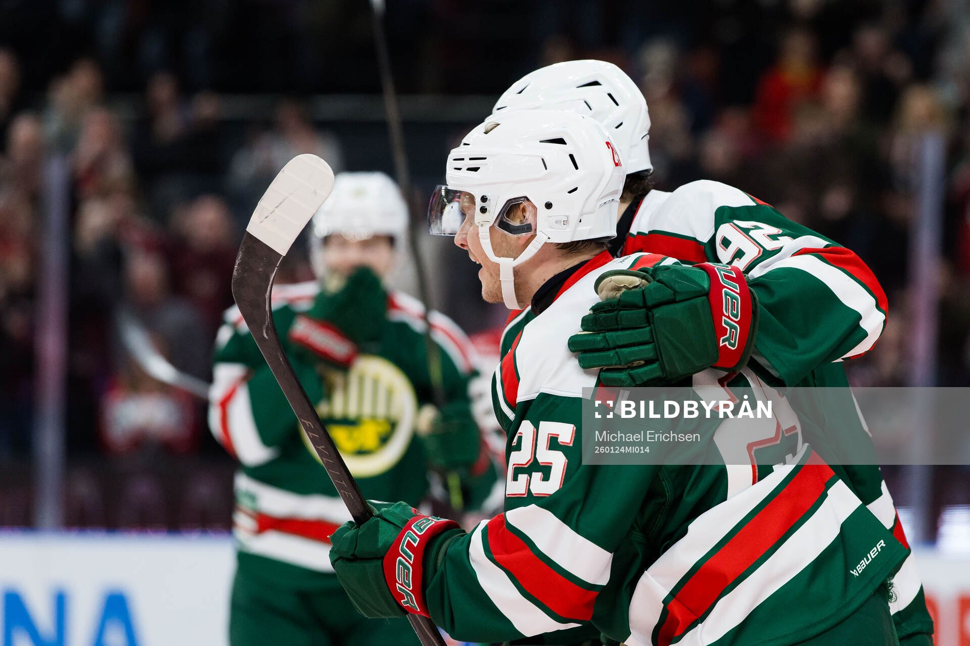 Frölundas Arttu Ruotsalainen jublar med Filip Cederqvist