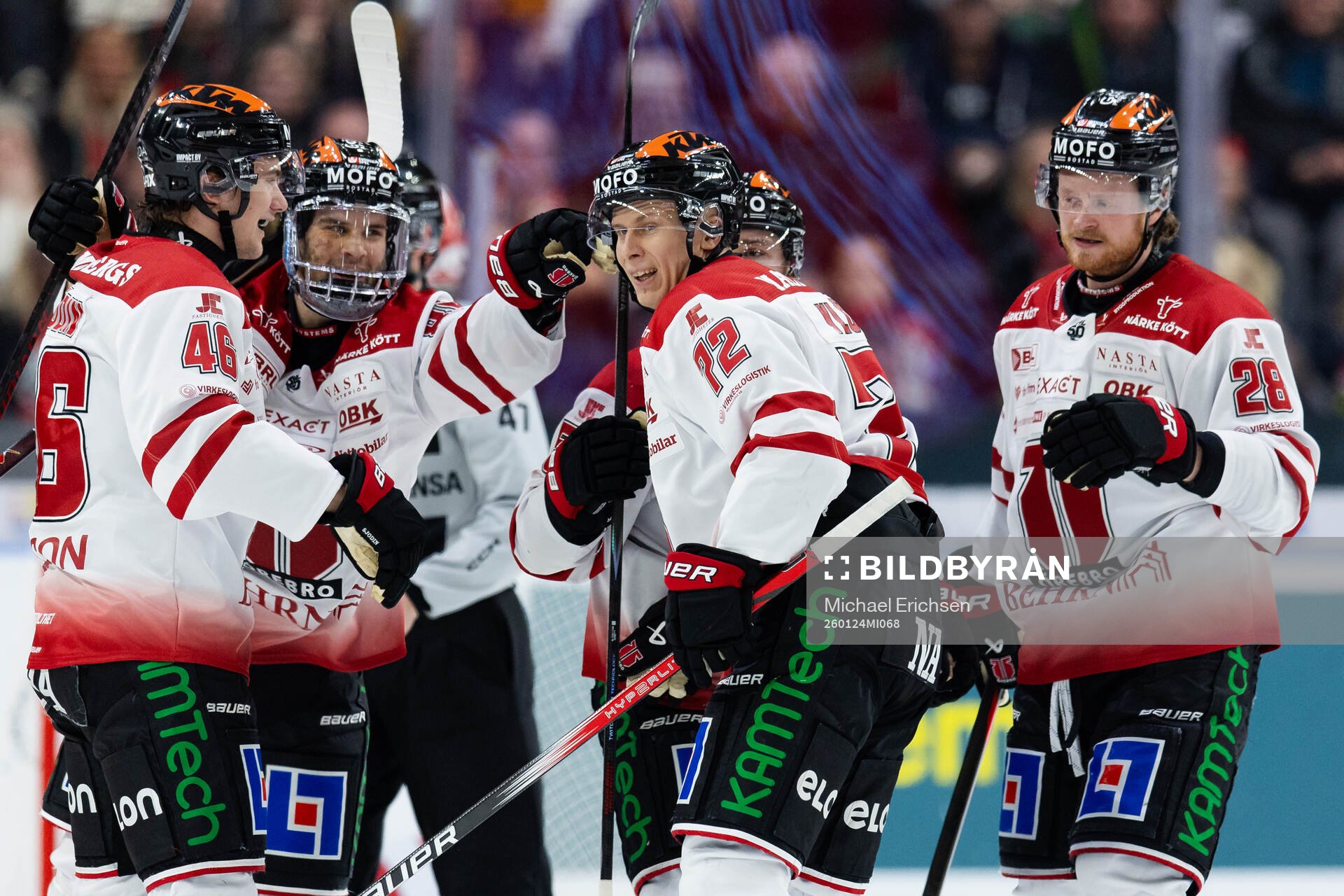 Örebros Jesse Ylönen jublar med lagkamrater