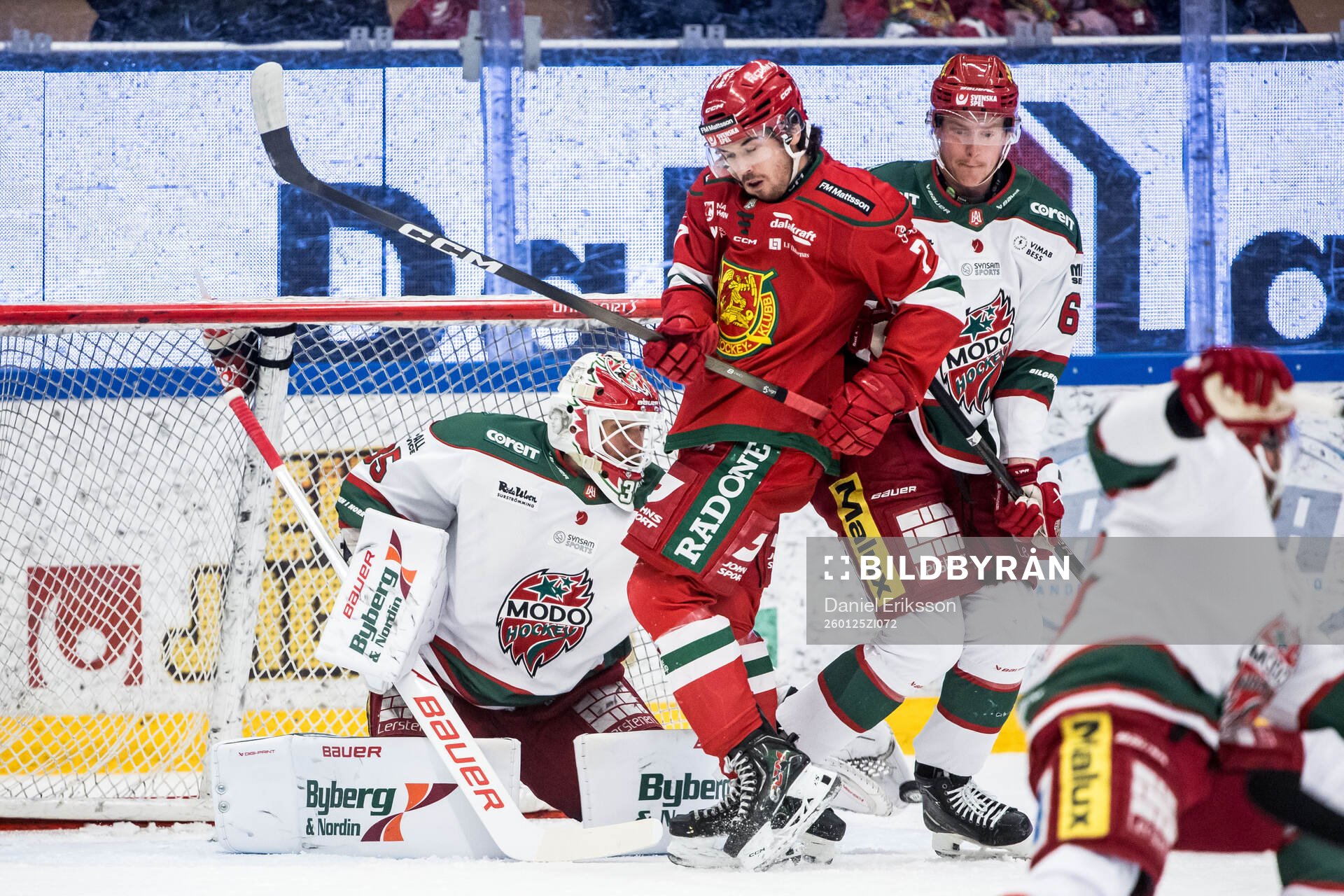Modos målvakt Adam Werner och Moras Ethan De Jong och