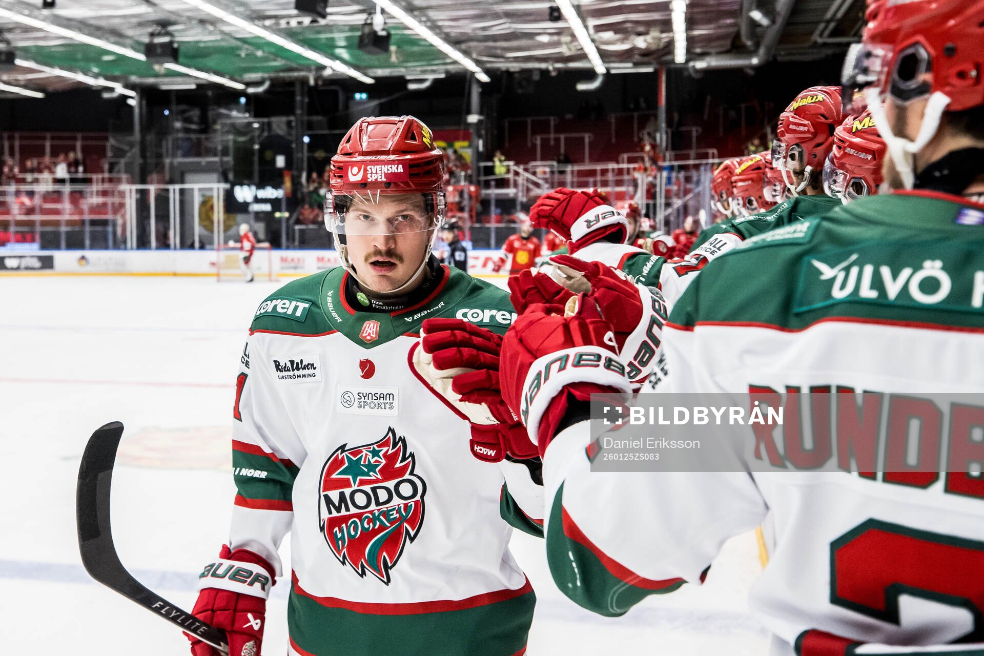 Modos Linus Andersson jublar