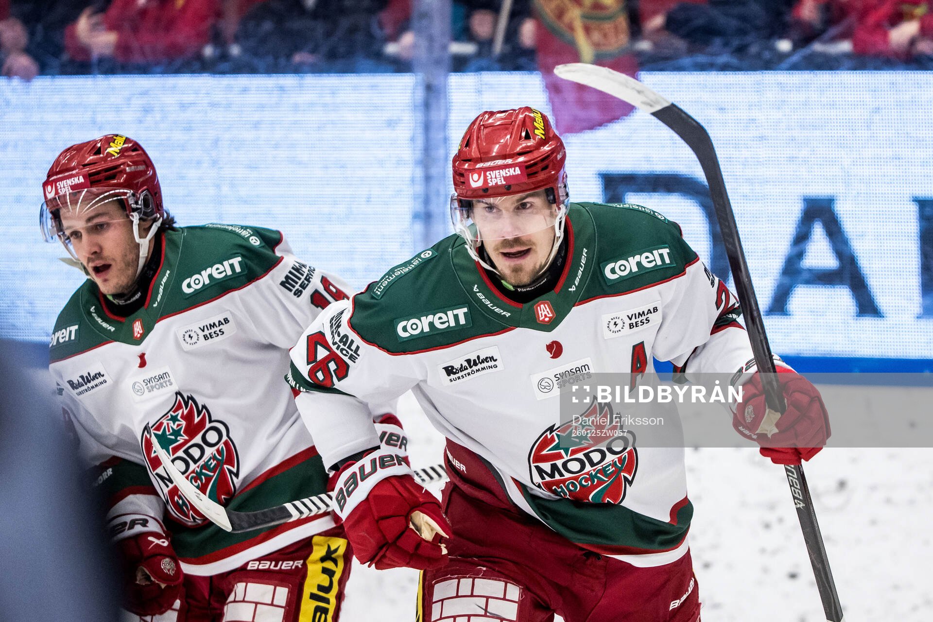Modos Emil Larsson jublar