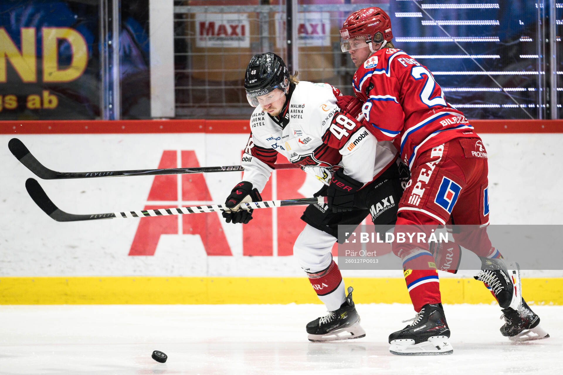 Malmö Redhawks Lauri Pajuniemi och Timrås Simon Forsmark