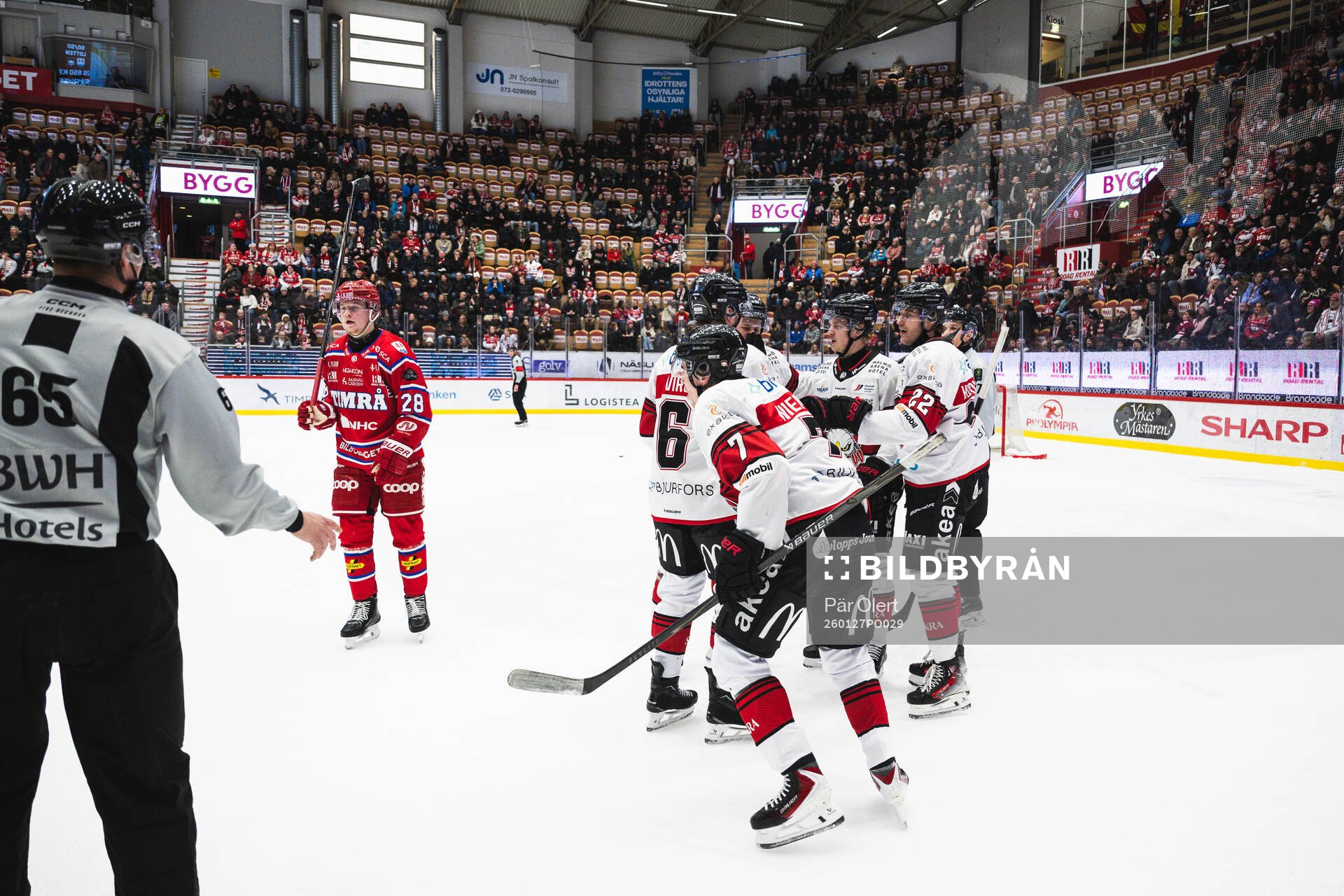 Malmö Redhawks Topi Niemelä jublar