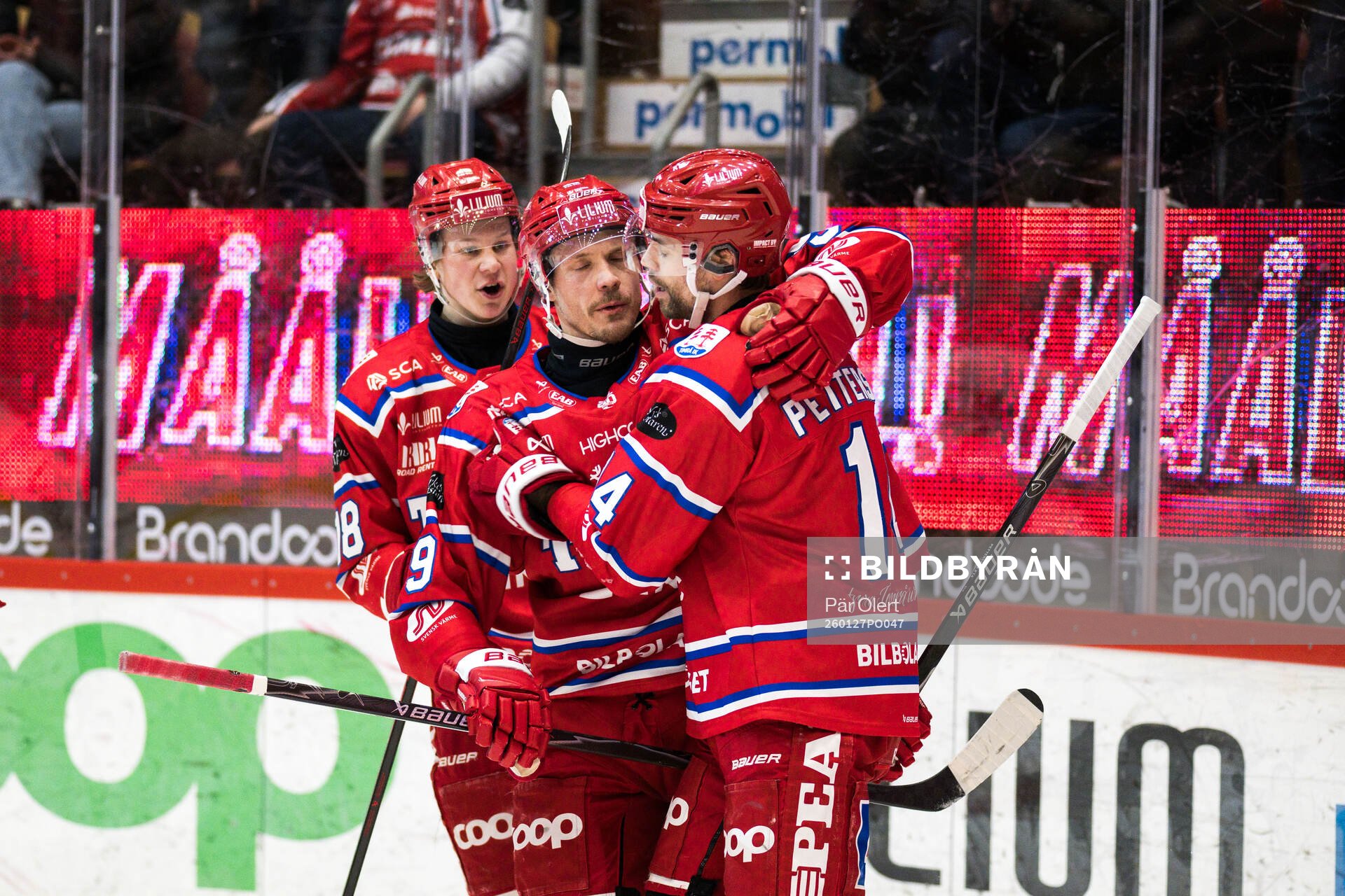 Timrås Didrik Strömberg och Emil Pettersson jublar
