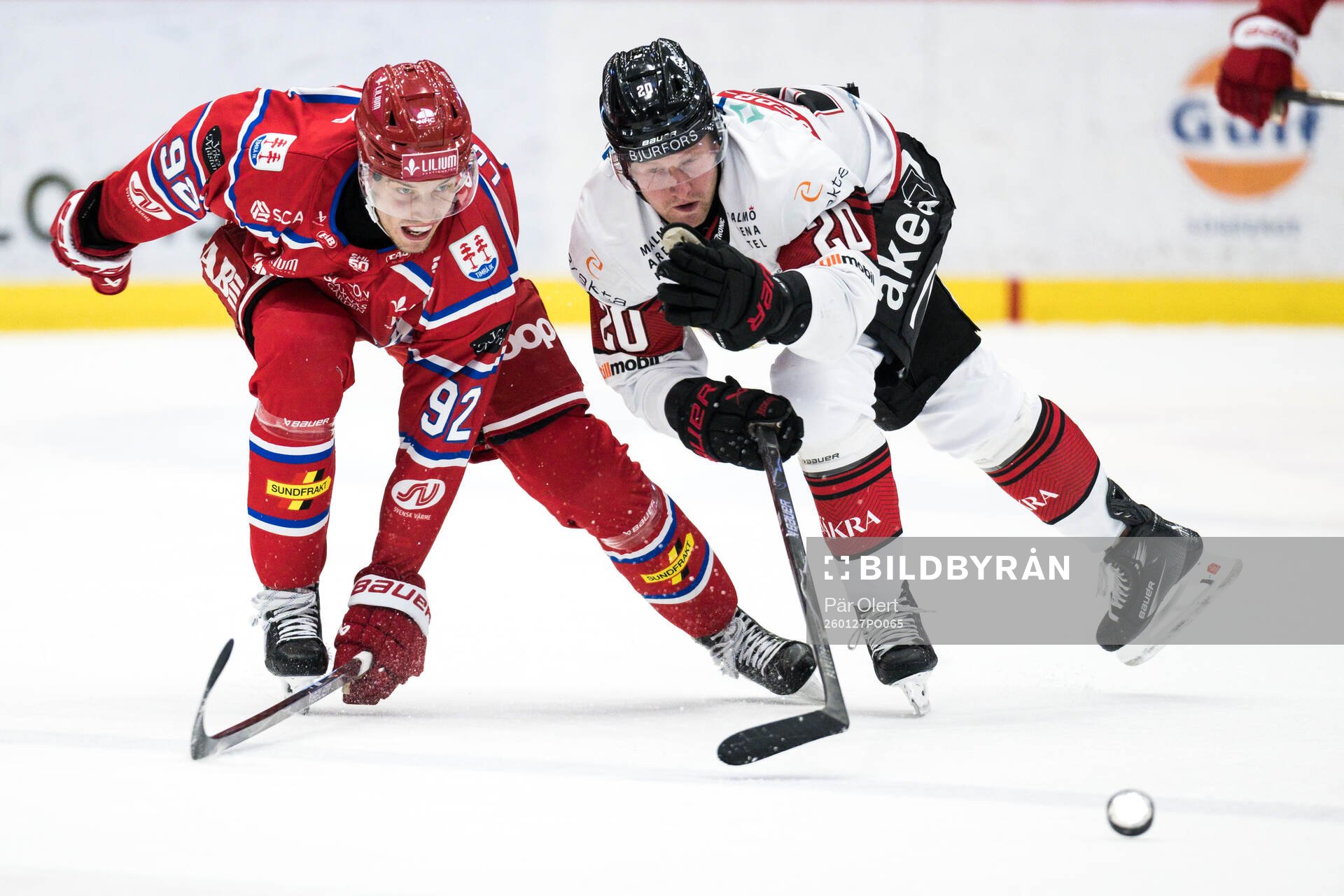 Timrås Anton Lundmark och Malmö Redhawks Thomas Berg