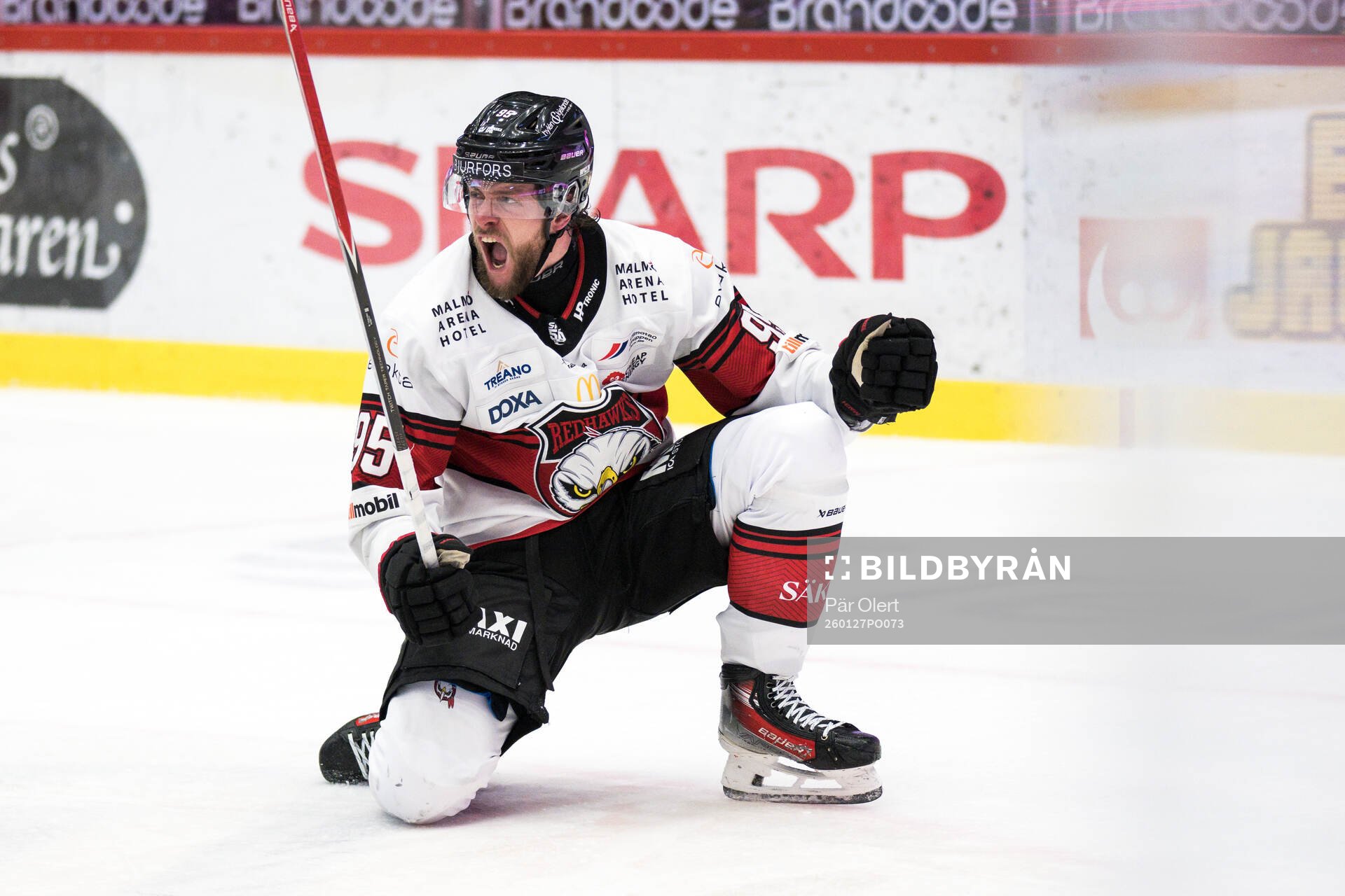 Malmö Redhawks Carl Persson jublar