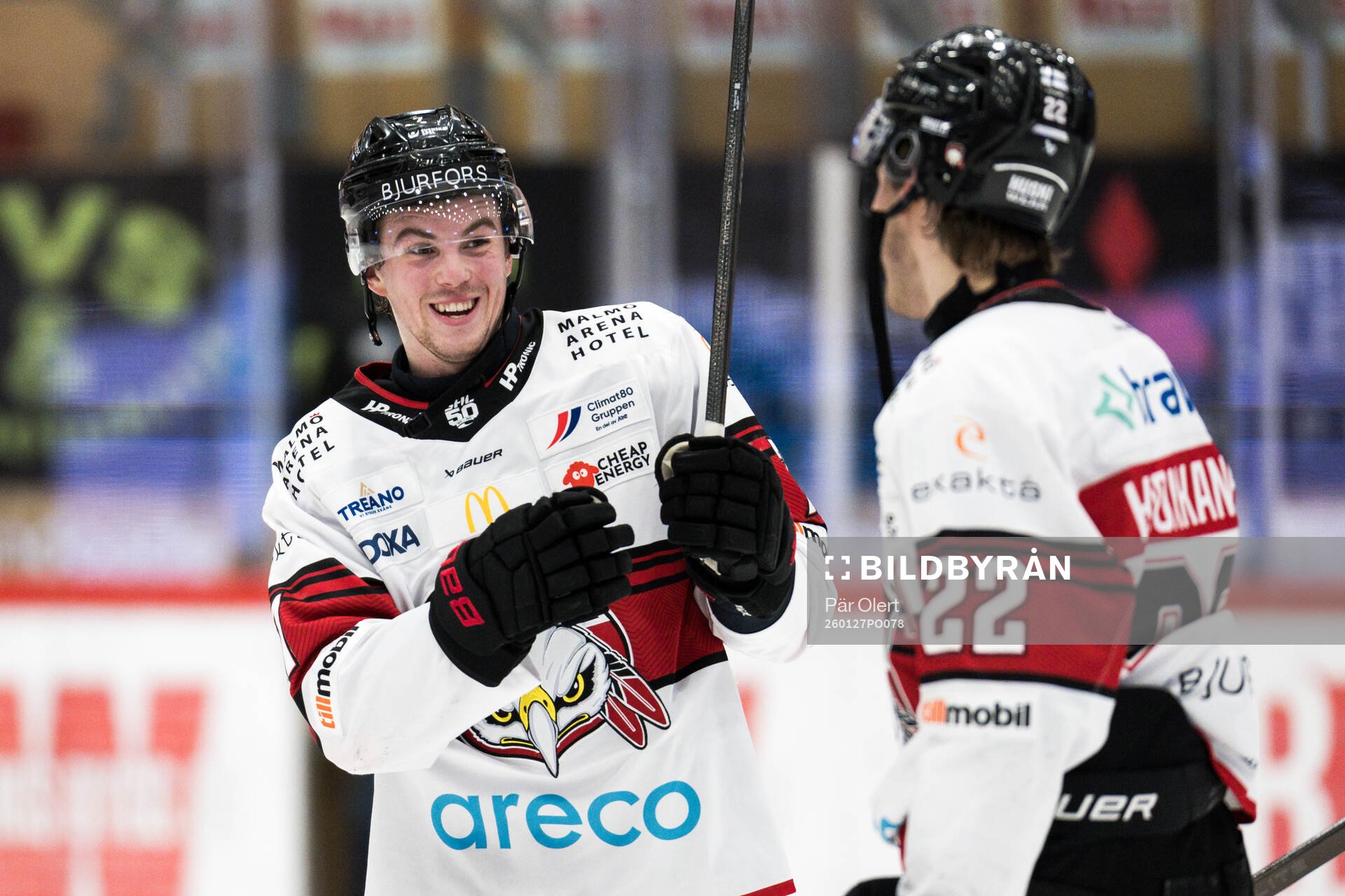 Malmö Redhawks Topi Niemelä jublar
