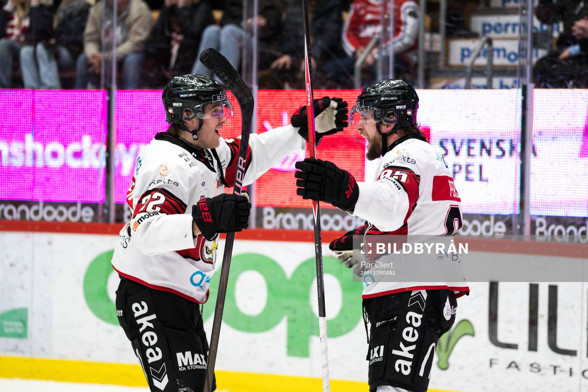 Malmö Redhawks och Carl Persson jublar