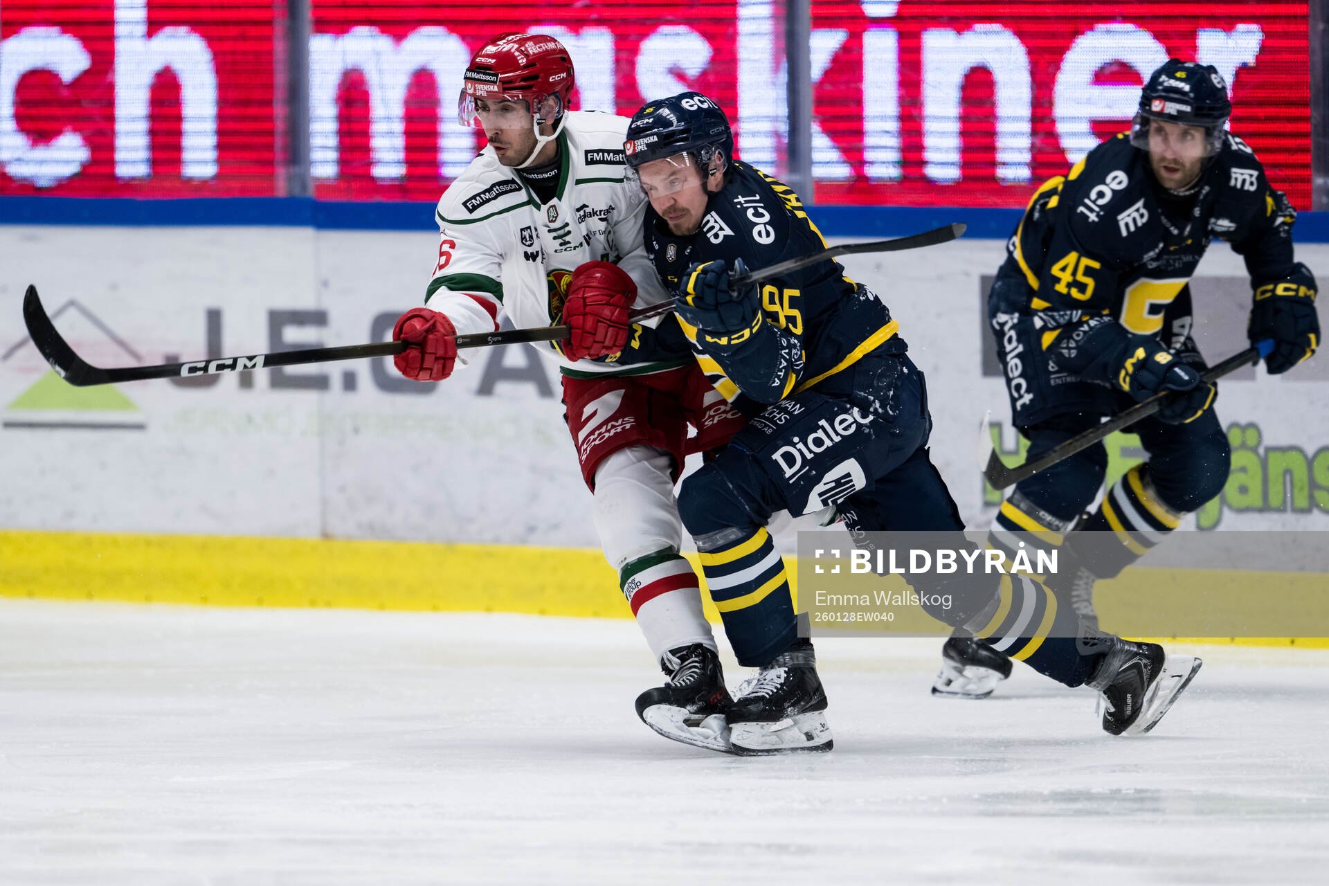 Moras Marcus Karlström och Södertäljes Teemu Väyrynen