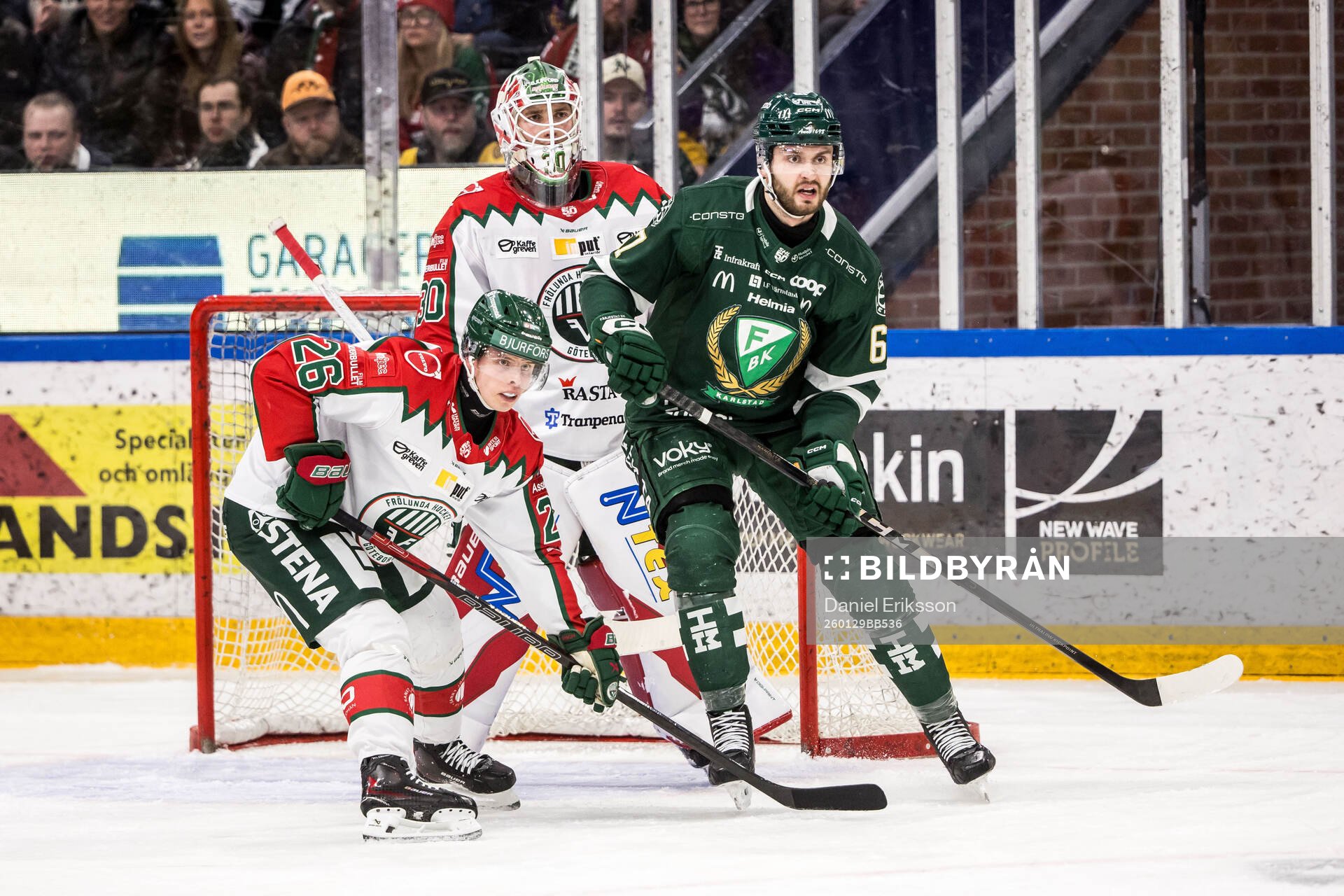 Frölundas Isac Heens och målvakt Tobias Normann och