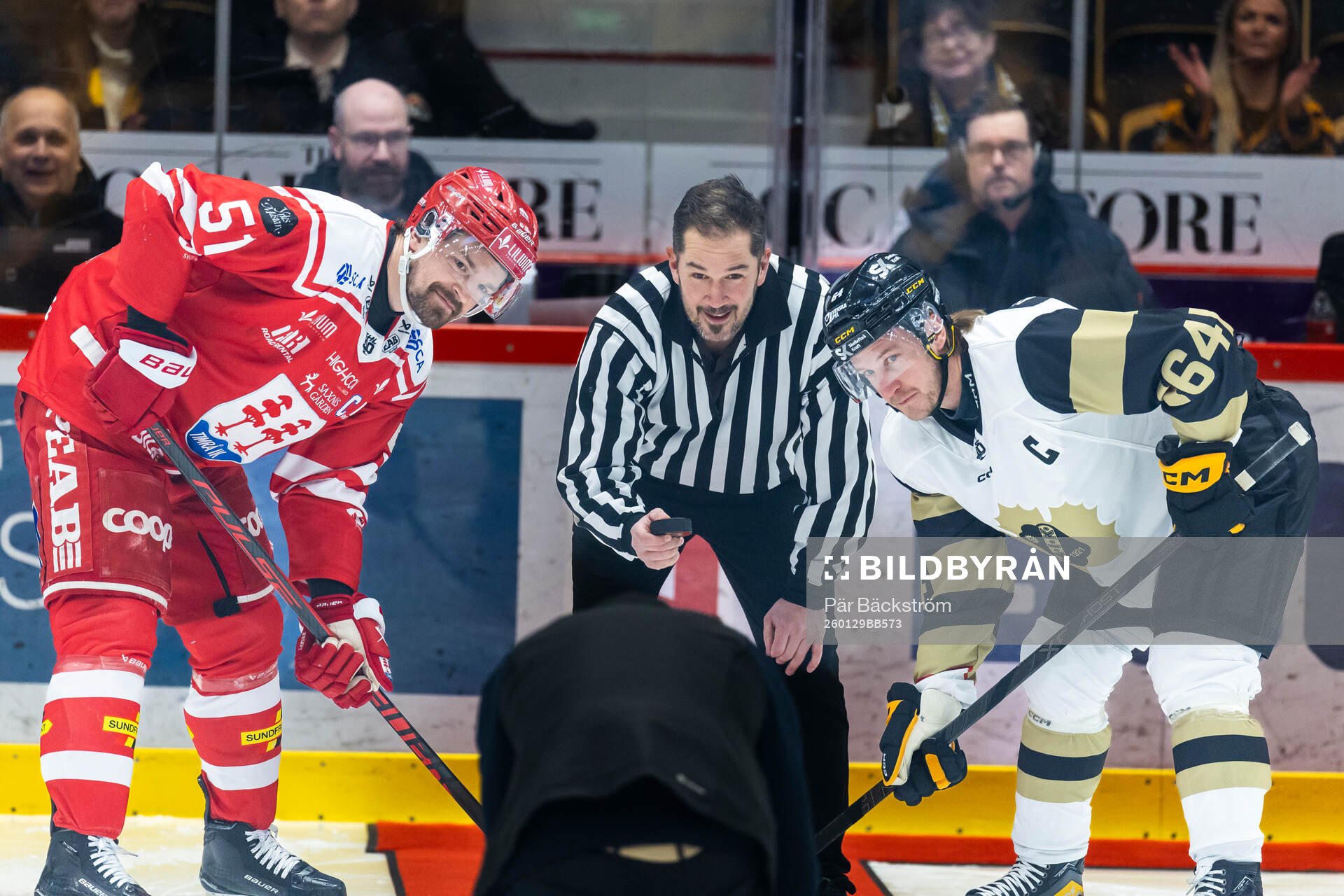 Skellefteålegenden Jimmie Ericsson släpper pucken mellan